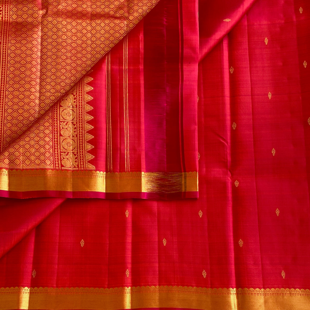 Vermilion Pinkish Red Kanjeevaram Pure Zari Silk Saree With Antique Gold Pallu