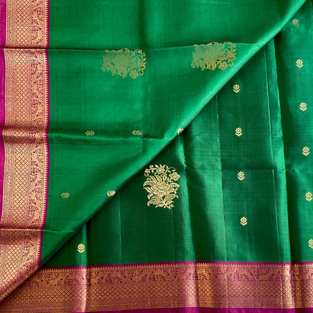 Emerald Green Designer Pure Silk Saree With Magenta Pallu Gold Jaal