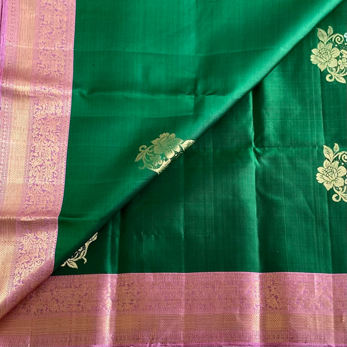 Emerald Green Designer Pure Silk Saree With Onion Pink Pallu
