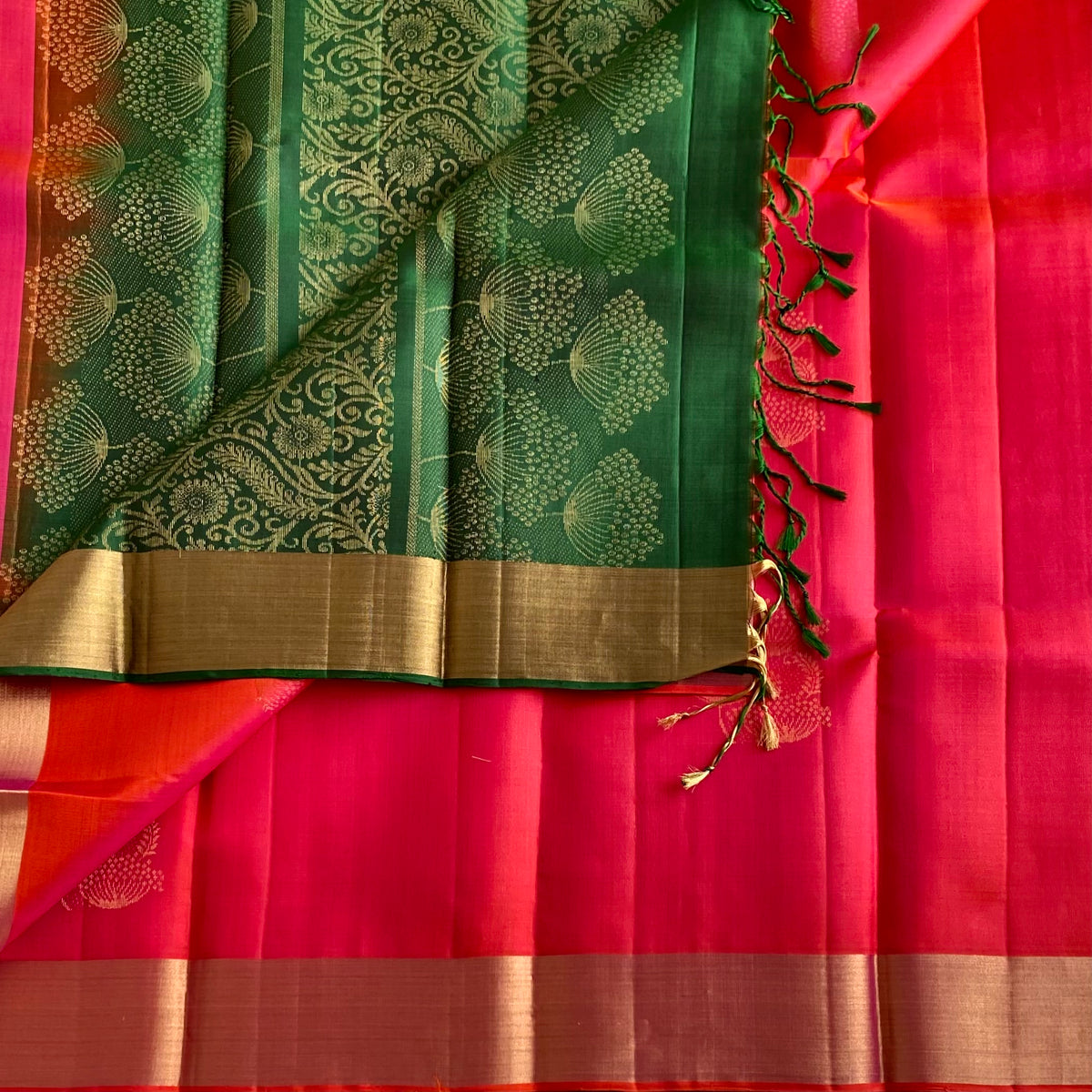 Reddish Pink Designer Pure Silk Saree With Bottle Green Pallu
