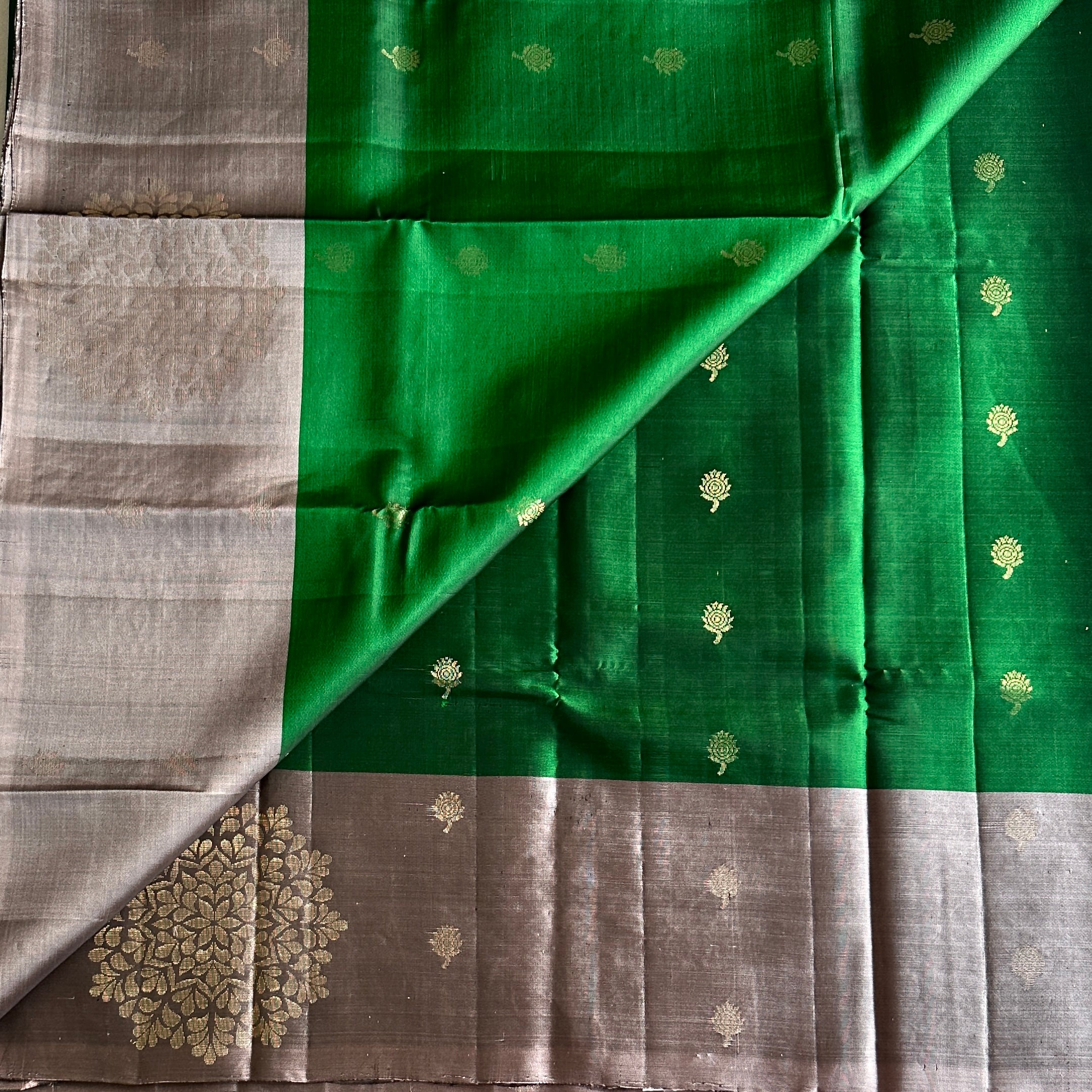Emerald Green Woven Saree Silver Pallu Gold Zari Floral Buti
