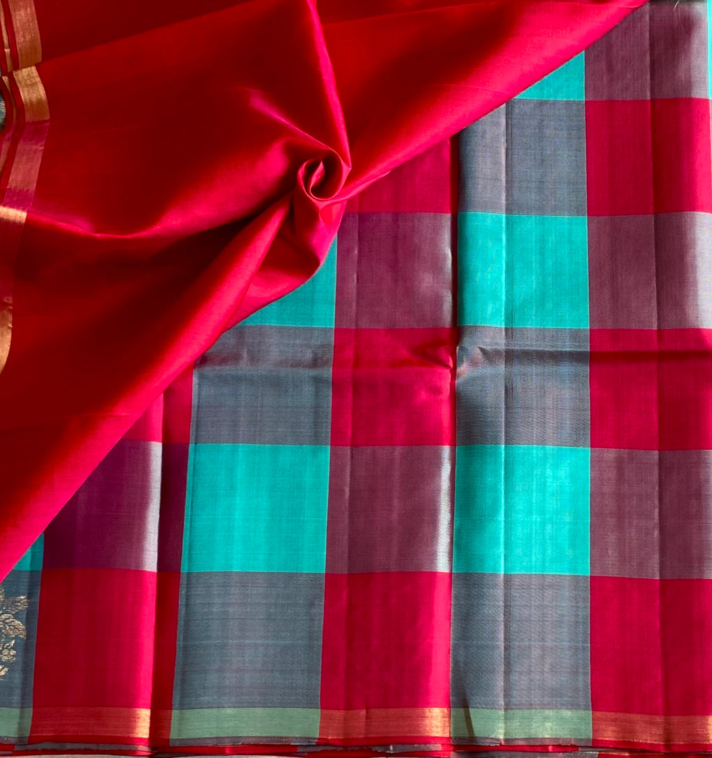 Magenta Turquoise Checked Silk Saree With Gold Jaal Pallu Traditional