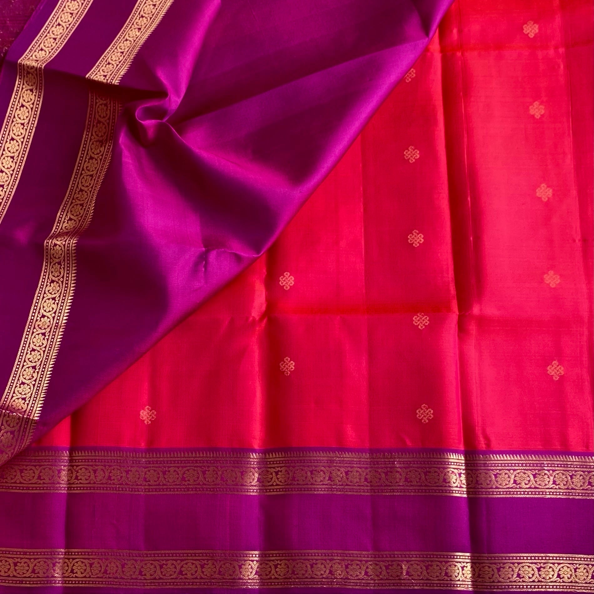 Amaranth Red Designer Pure Silk Saree With Dark Magenta Pallu And Kollam Butis
