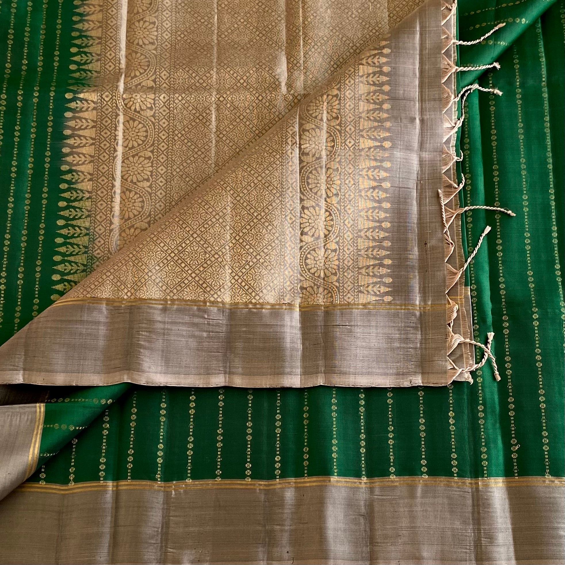 Emerald Green Designer Pure Silk Saree With Metallic Grey Pallu