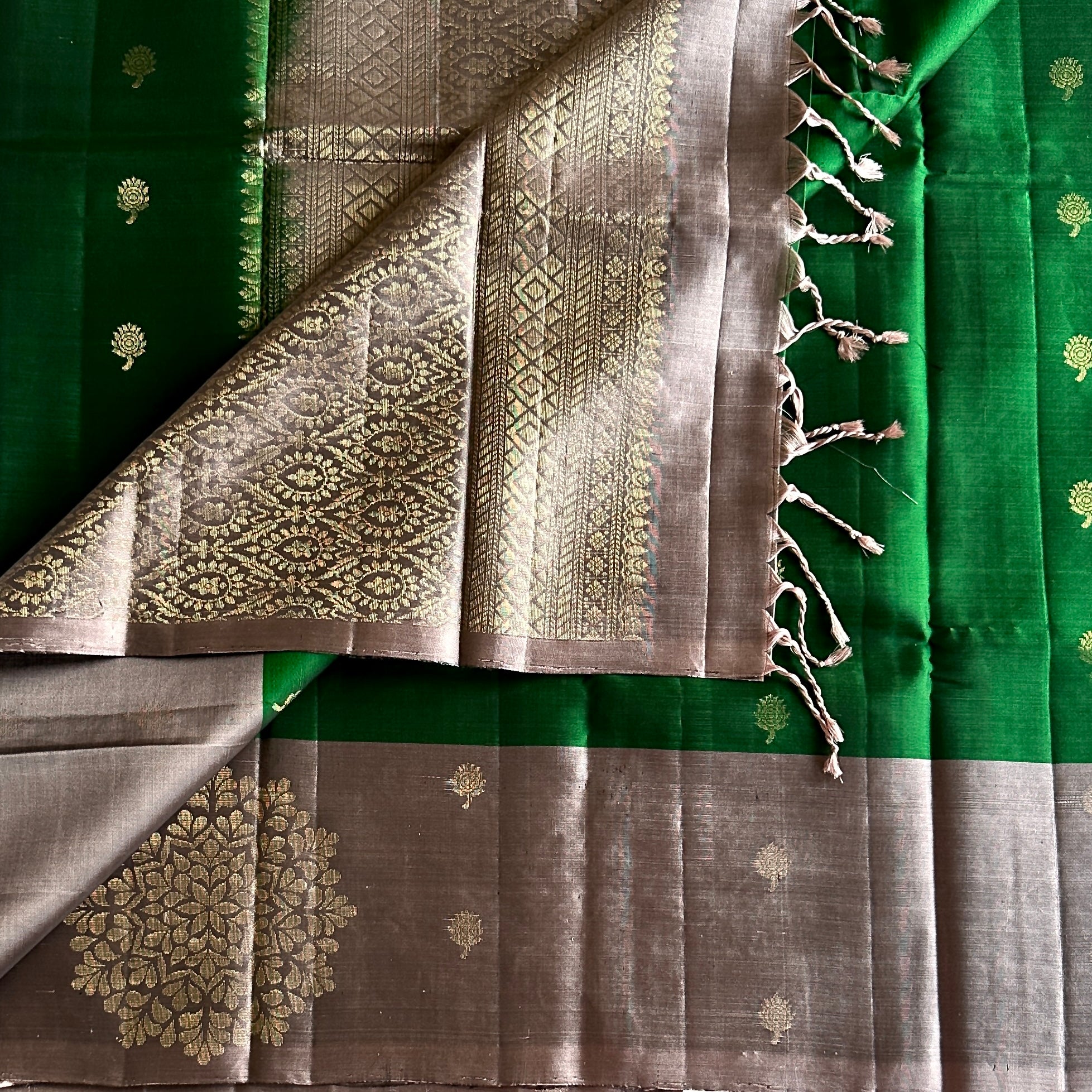 Emerald Green Woven Saree Silver Pallu Gold Zari Floral Buti