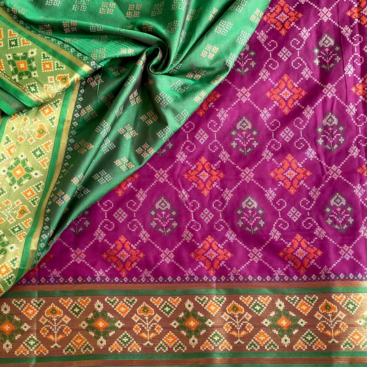 Deep Magenta Soft Tussar Silk Saree With Emerald Green Pallu