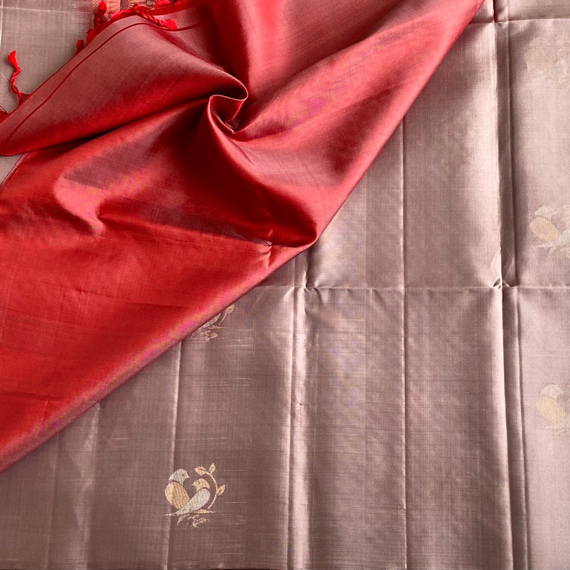 Dusty Mauve Designer Pure Silk Saree With Coral Red Pallu Gold Zari