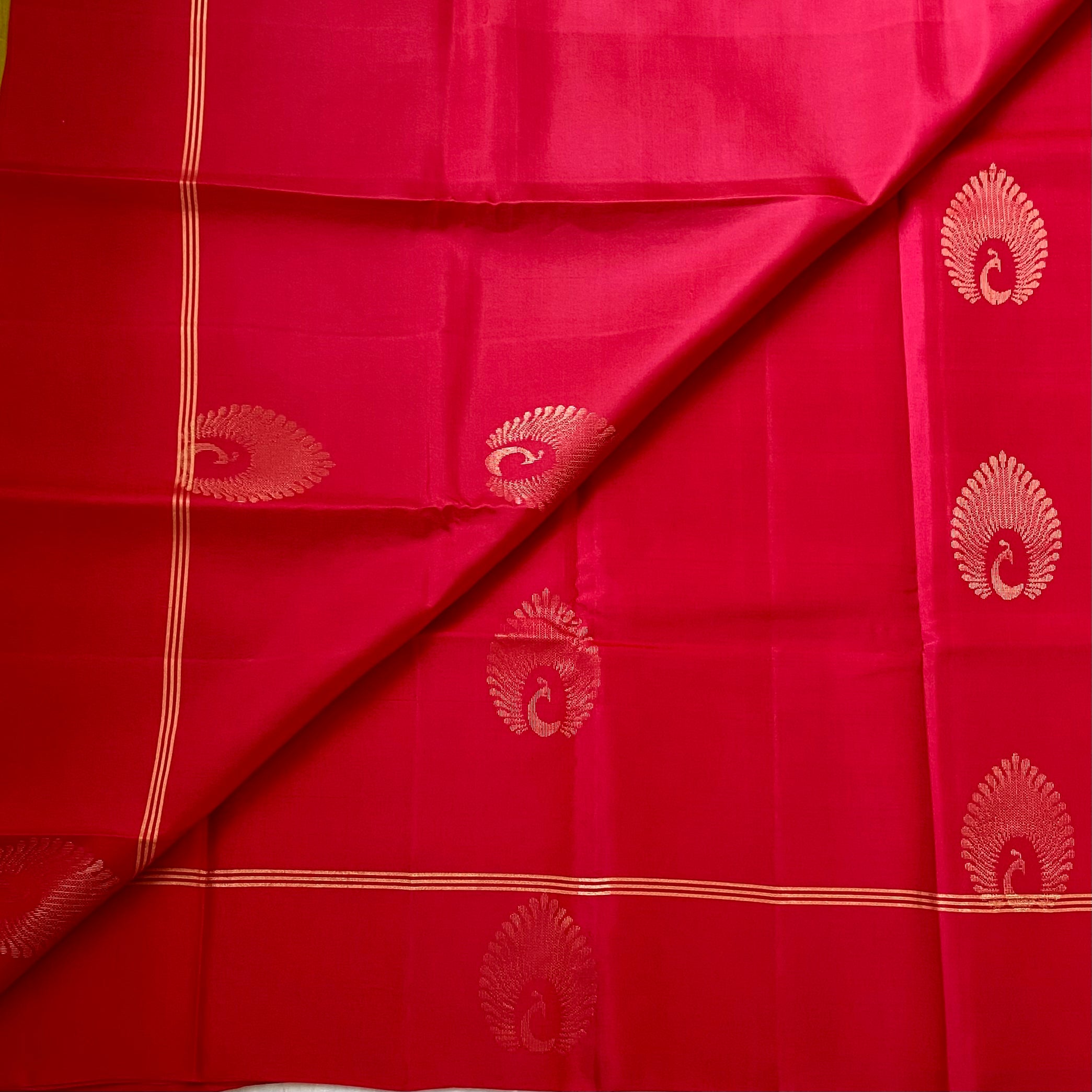Magenta Silk Saree With Chartreuse Pallu And Gold Zari Paisley