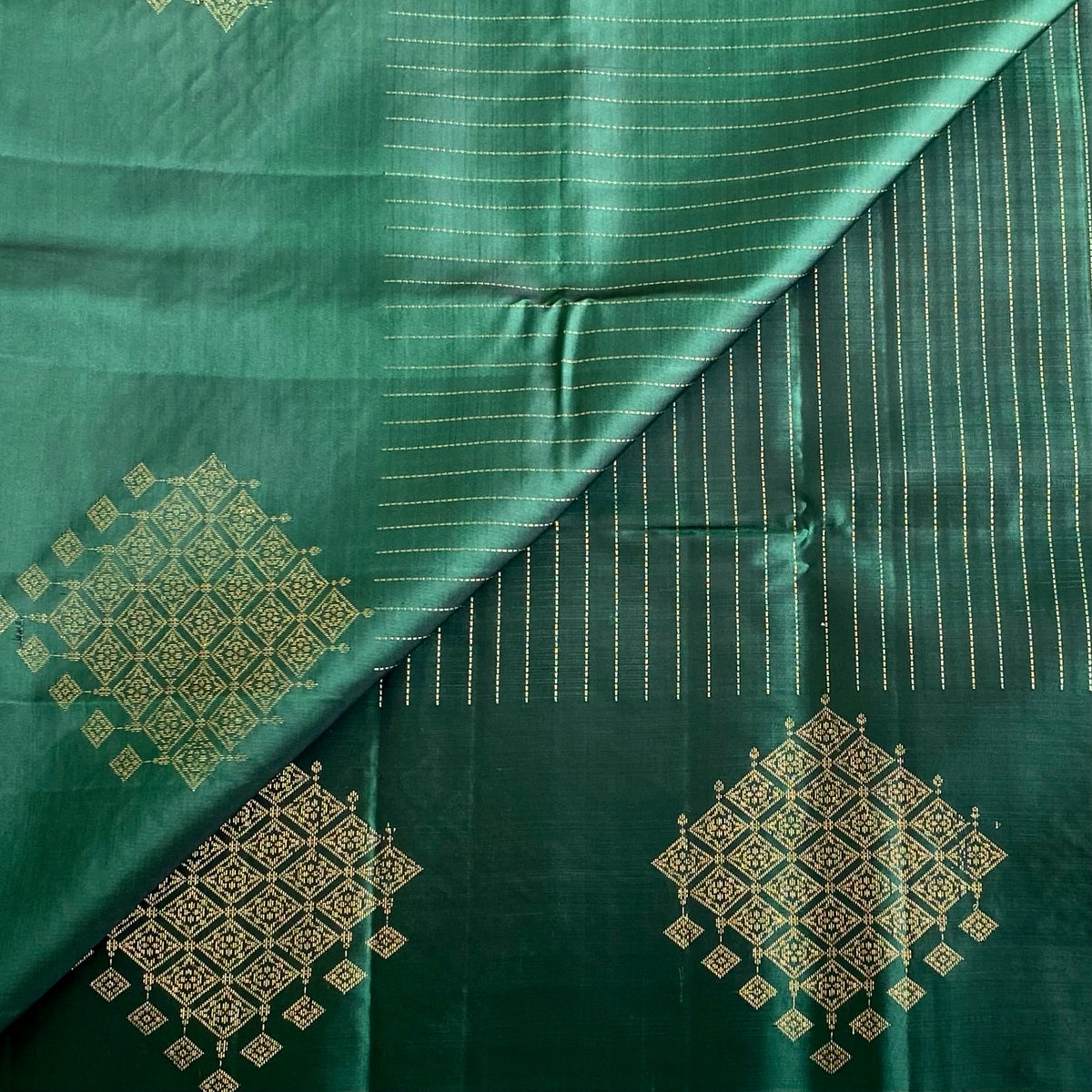 Deep Emerald Green Designer Pure Silk Saree With Antique Gold Pallu