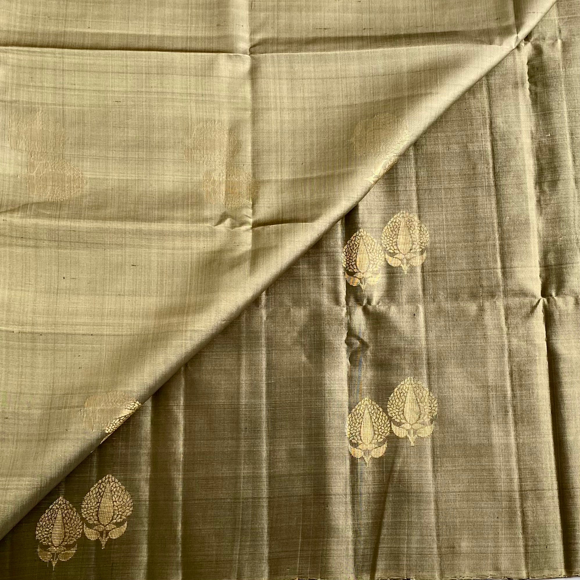 Metallic Sage Green Designer Pure Silk Saree With Magenta Pallu