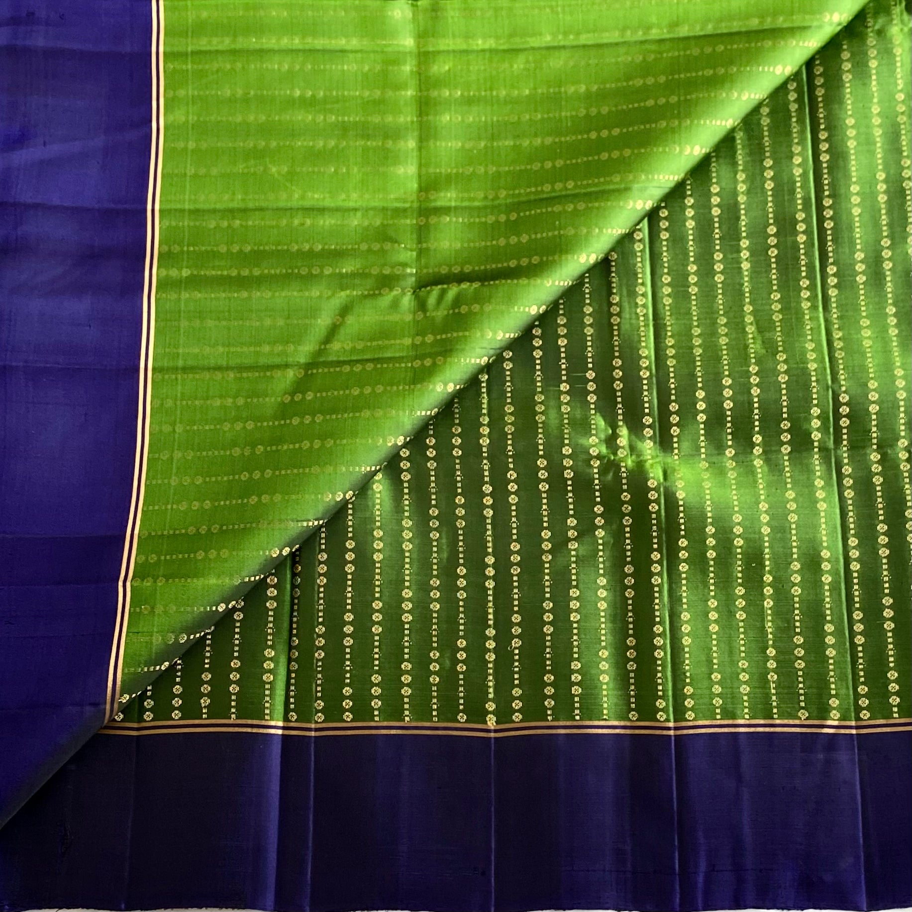 Leaf Green Designer Pure Silk Saree With Navy Blue Contrast