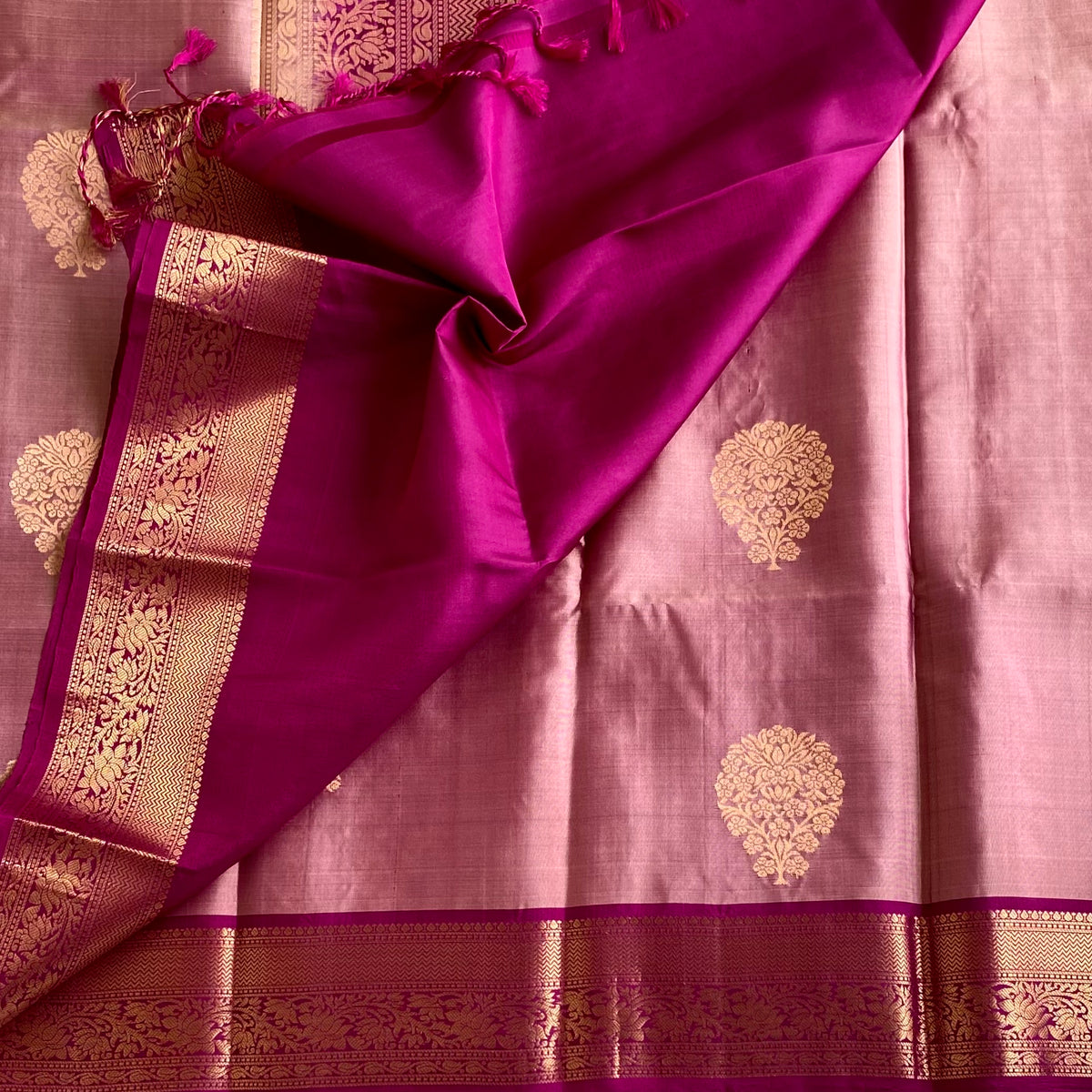 Dusty Metallic Rose Designer Pure Silk Saree With Fuchsia Pallu And Gold Zari