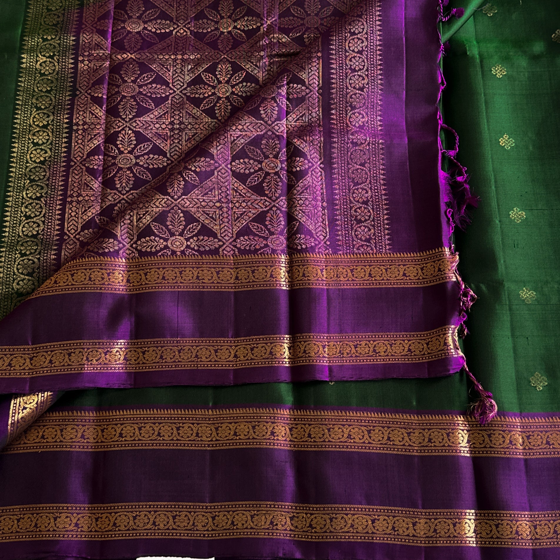 Elegant Emerald Green Purple Pallu Gold Zari Traditional Woven Saree