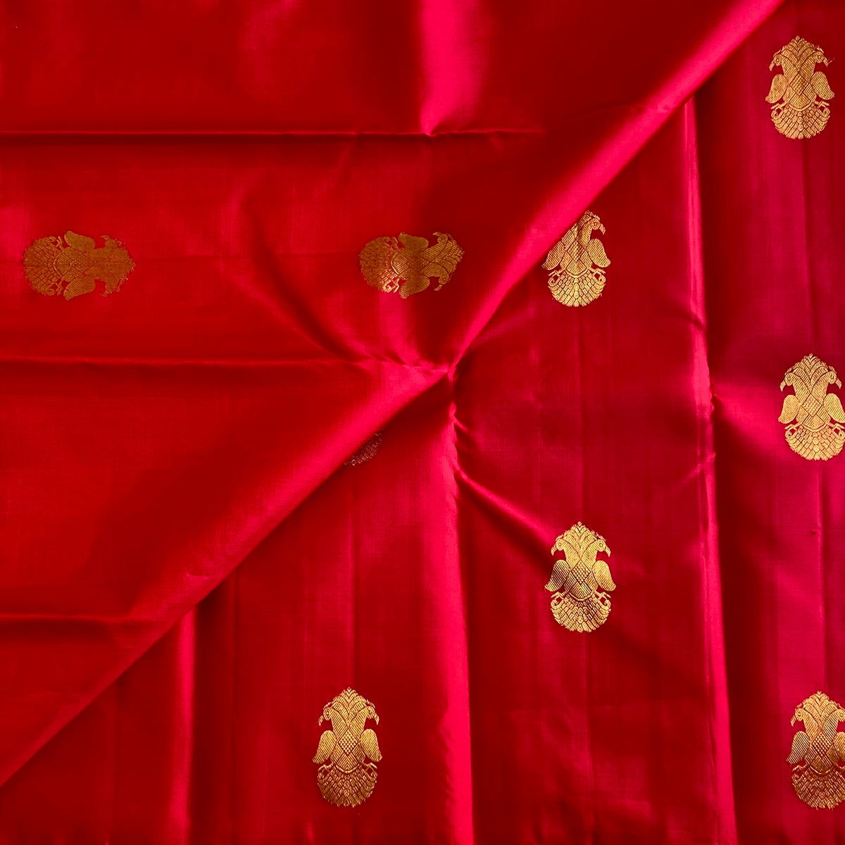 Lustrous Red Kanjeevaram Pure Zari Silk Saree With Intricate Gold Zari Pallu