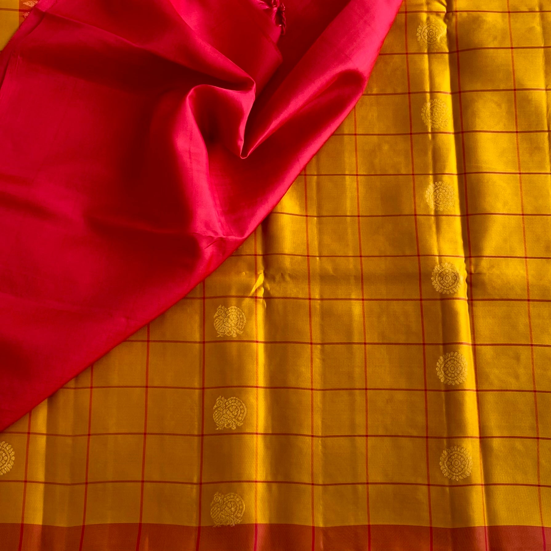 Mustard Yellow Designer Pure Silk Checkered Beauty With Pinkish Red Pallu