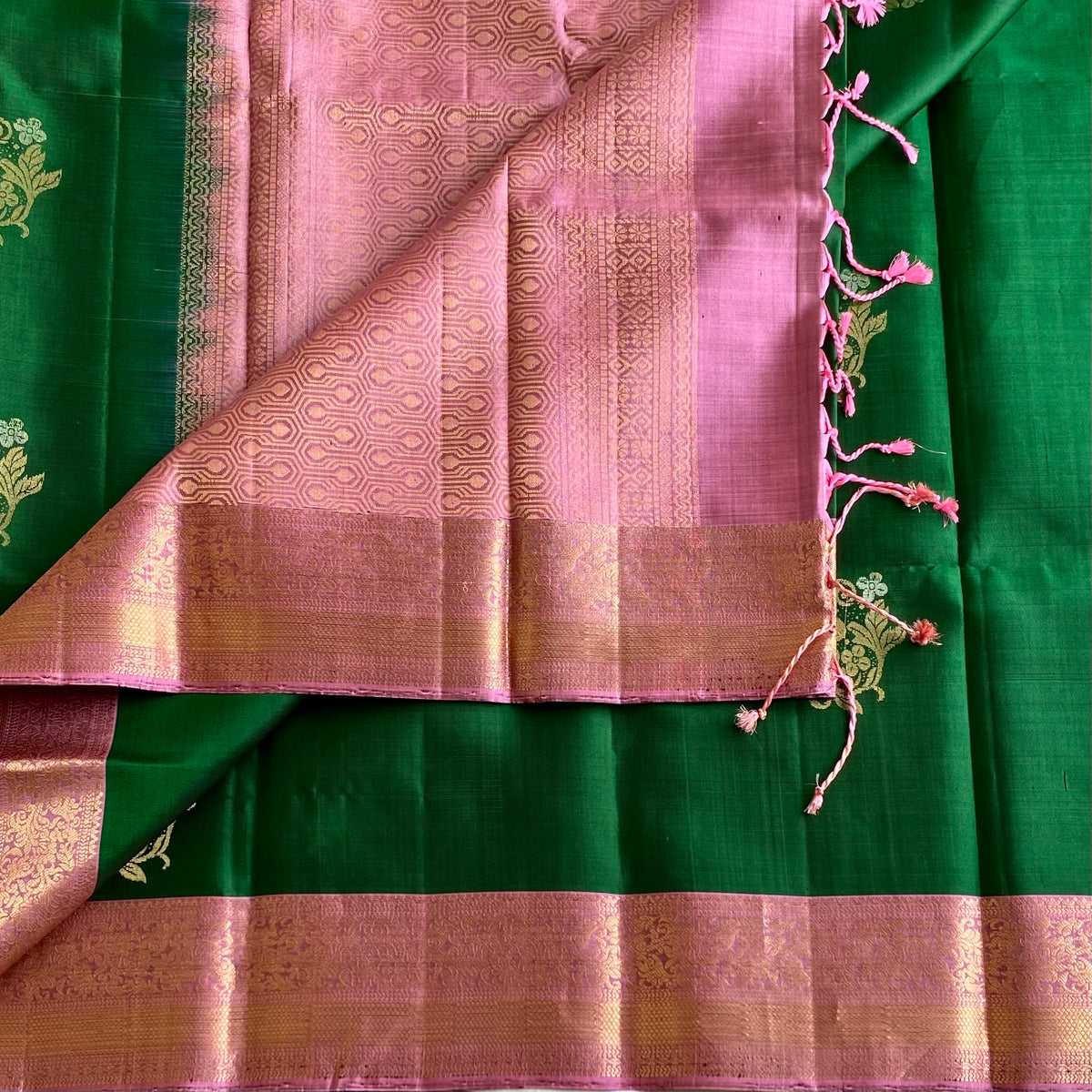 Emerald Green Designer Pure Silk Saree With Onion Pink Pallu