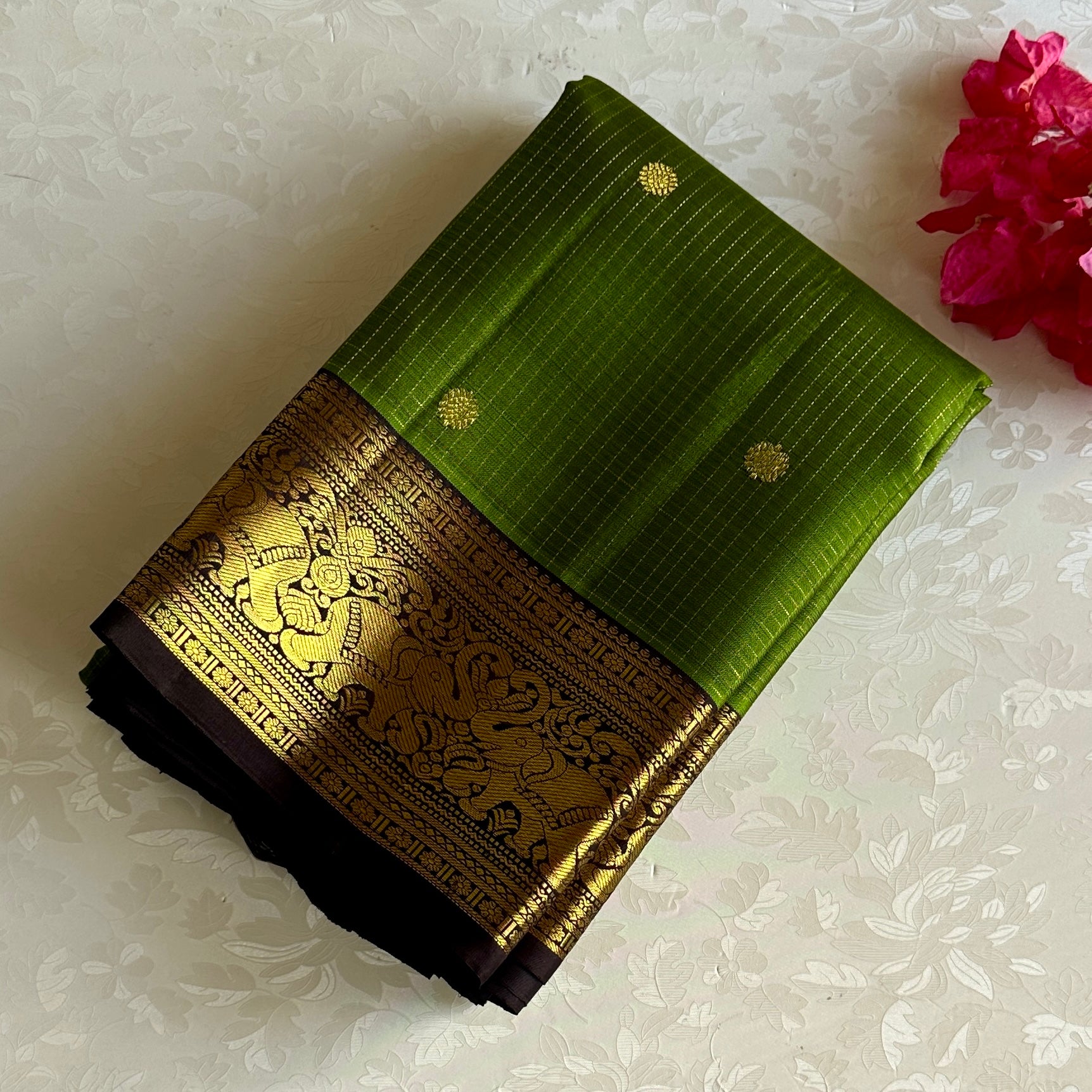 Magical Green Kanjeevaram Pure Zari Silk Saree With Jet Black Pallu