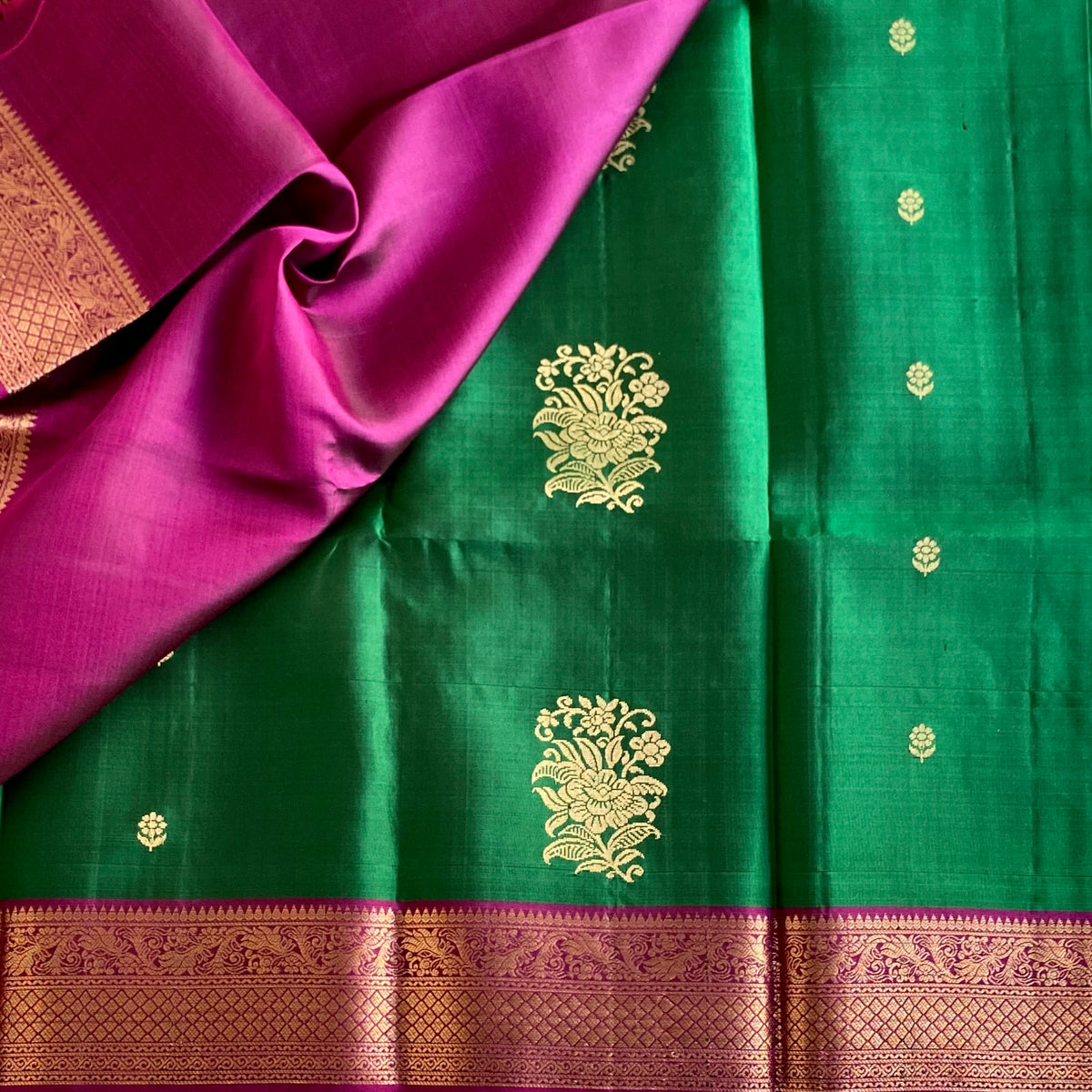 Emerald Green Designer Pure Silk Saree With Magenta Pallu Gold Jaal