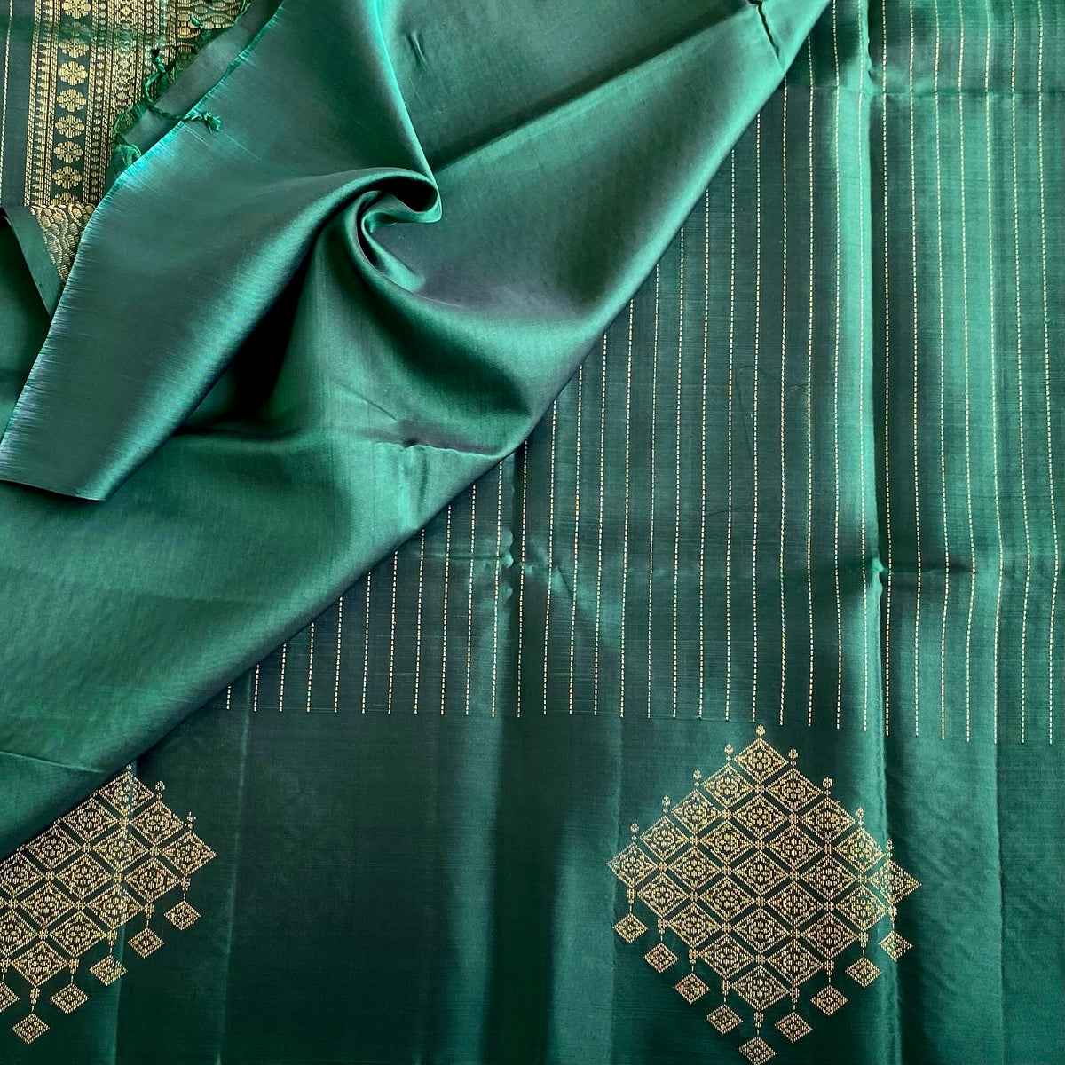Deep Emerald Green Designer Pure Silk Saree With Antique Gold Pallu
