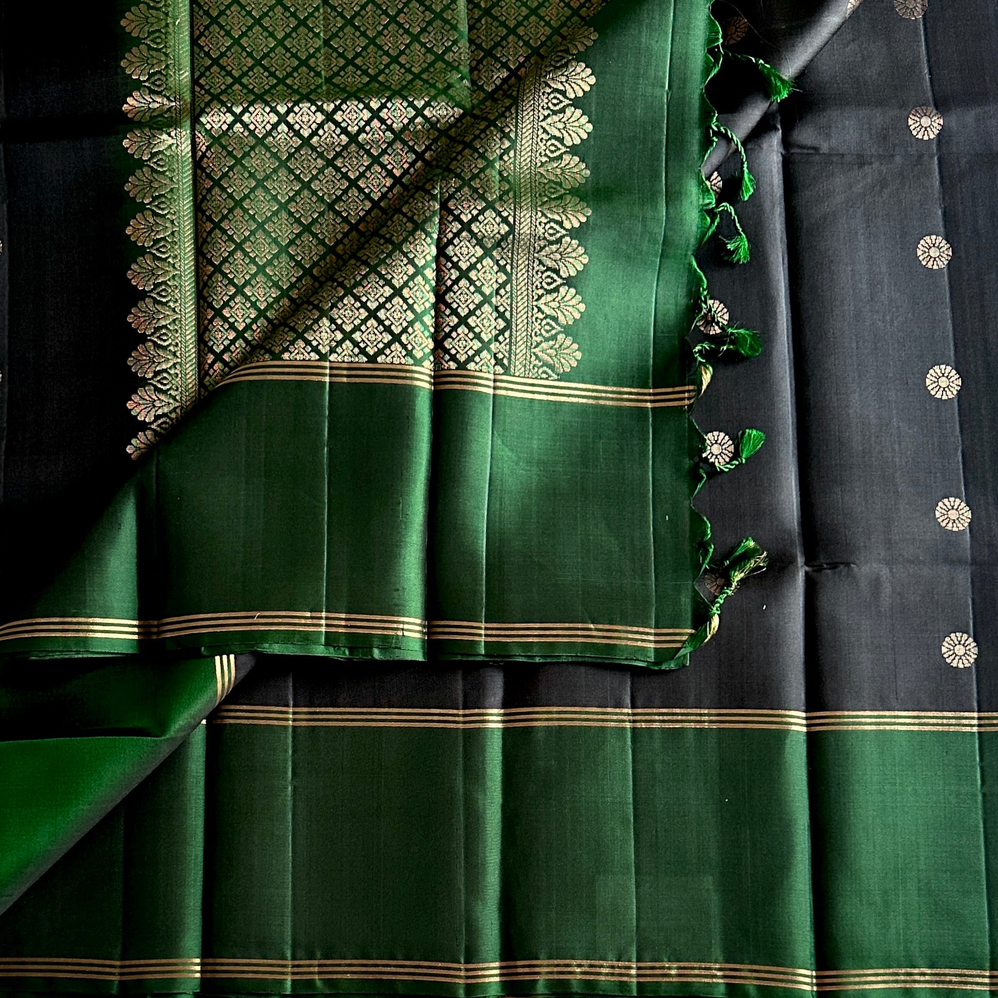 Emerald Green Silk Saree Navy Pallu Gold Zari Border Traditional