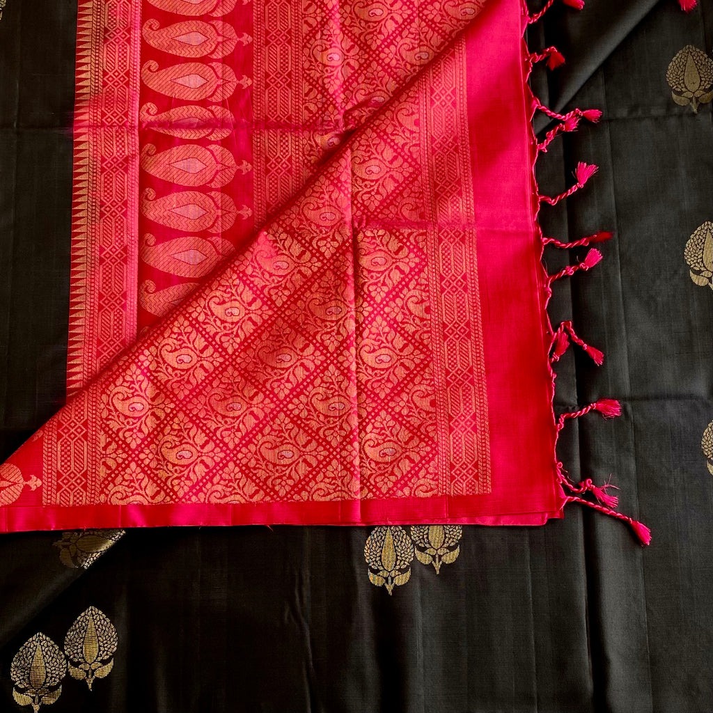 Jet Black Designer Pure Silk Saree With Pinkish Red Pallu