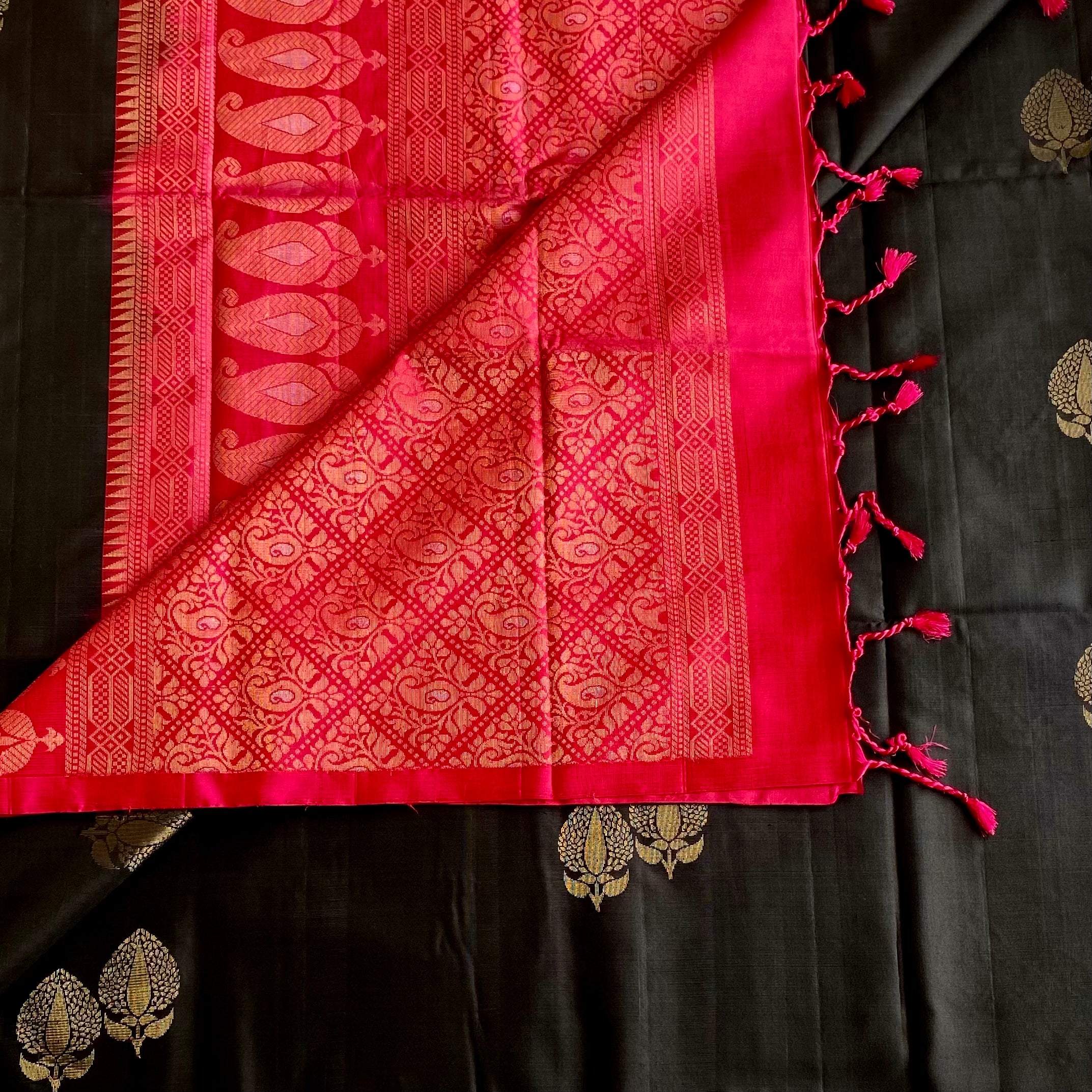 Jet Black Designer Pure Silk Saree With Pinkish Red Pallu