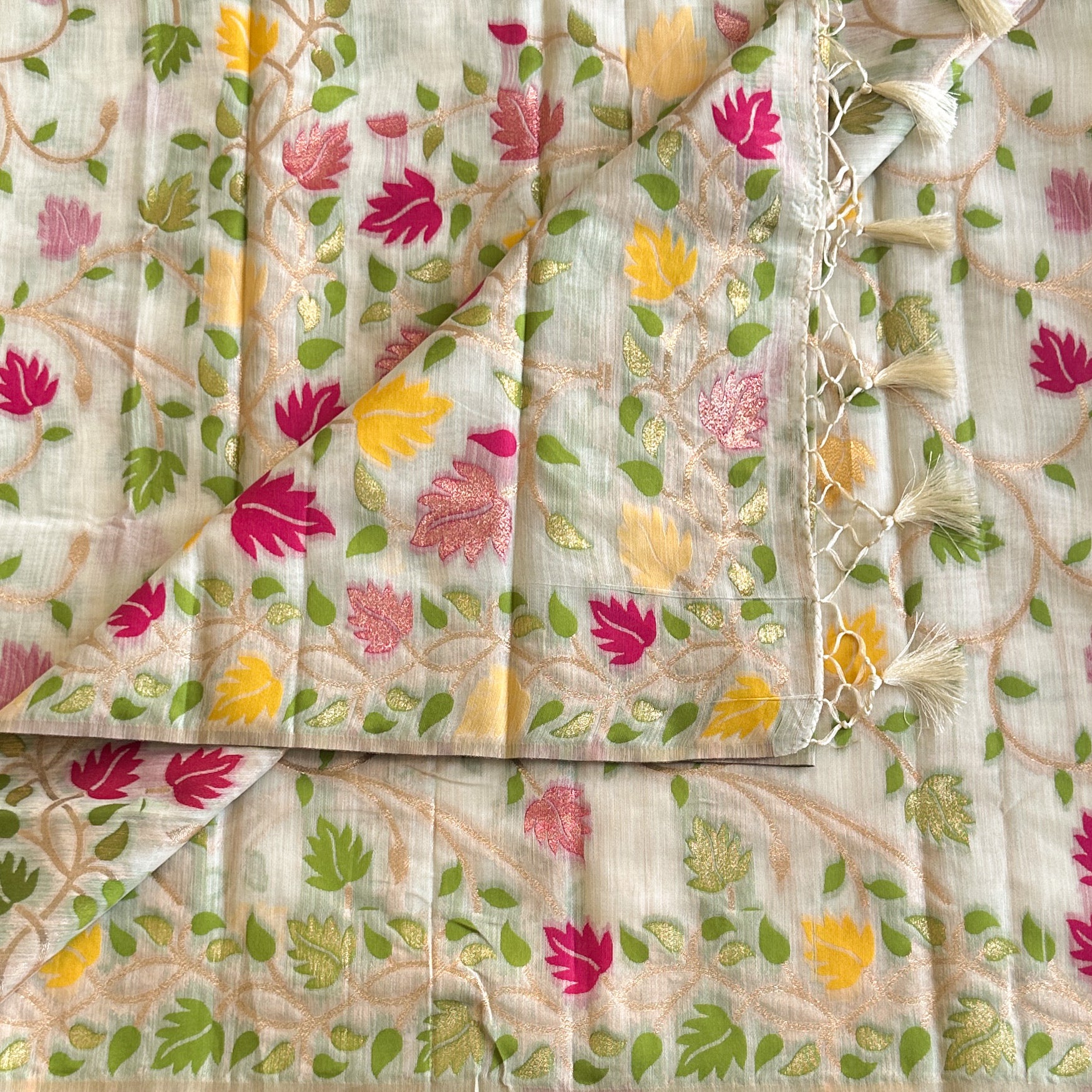 White wonder floral woven jute tussar stunner