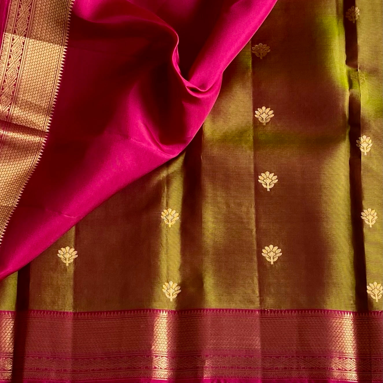 Dual Shaded Olive Green Designer Pure Silk Saree With Magenta Pallu