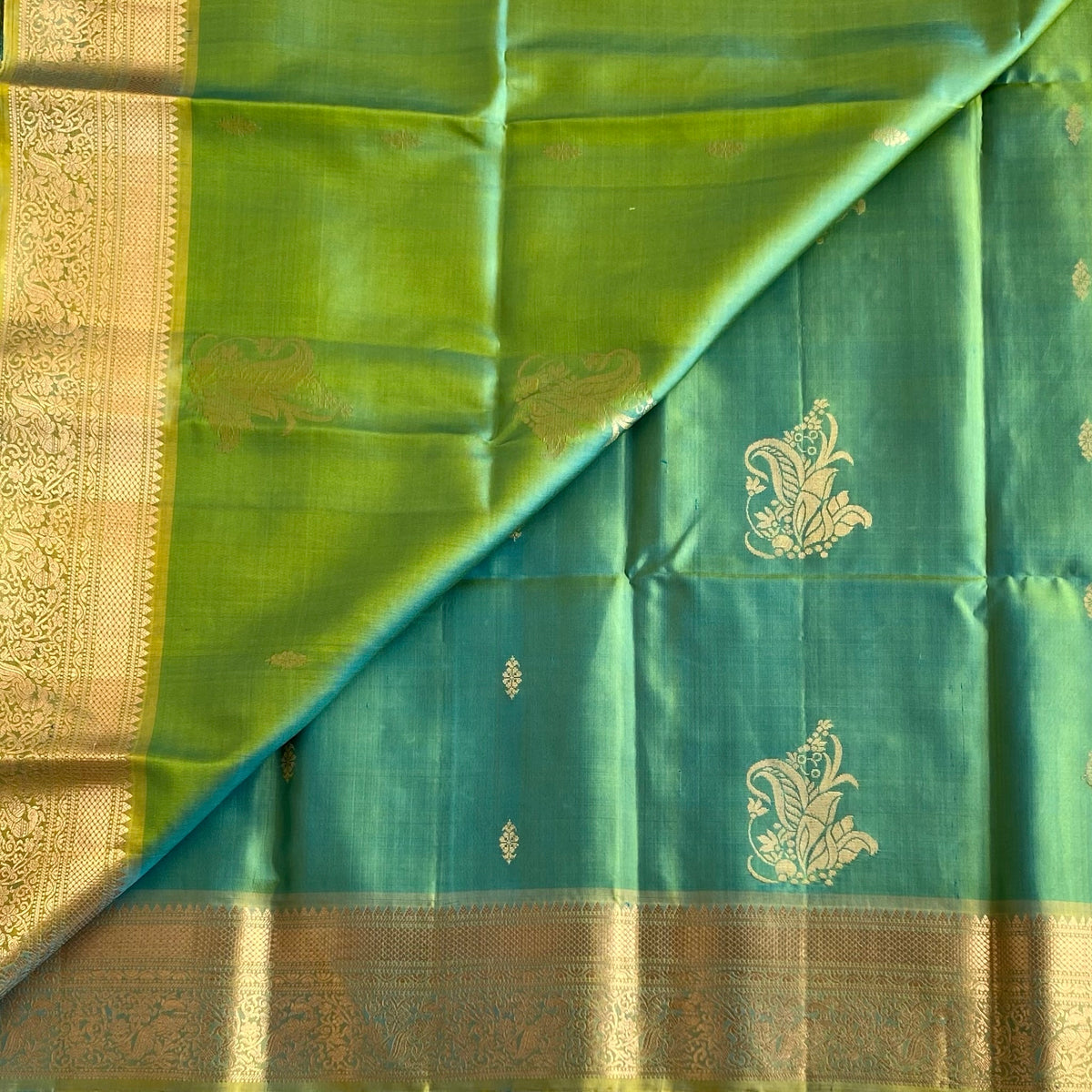 Dual shaded Sea Green Designer Pure Silk Saree With Light Green Pallu