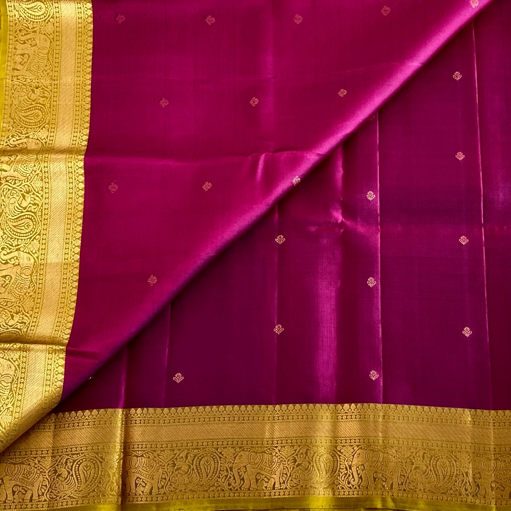 Stunner Magenta Designer Pure Silk Saree With Olive Green Pallu
