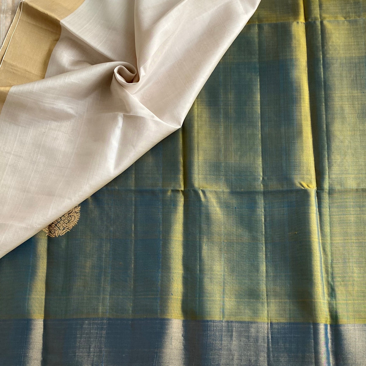 Dual Shaded Pastel Sea Green Designer Pure Silk Saree With Ivory Beige Contrast