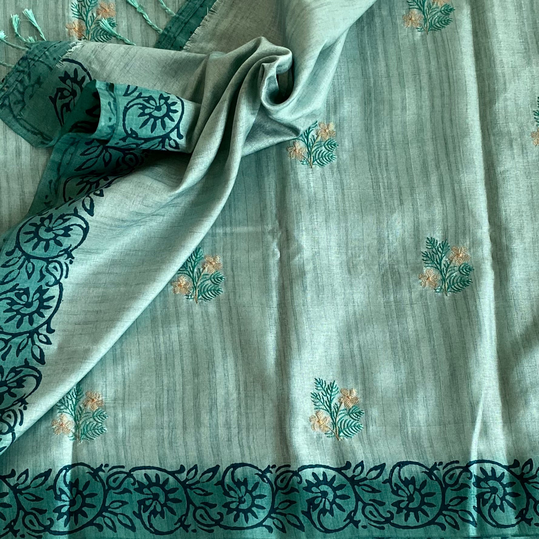 Seafoam Green Teal Border Embroidered Paisley Pallu Floral Sprig Saree