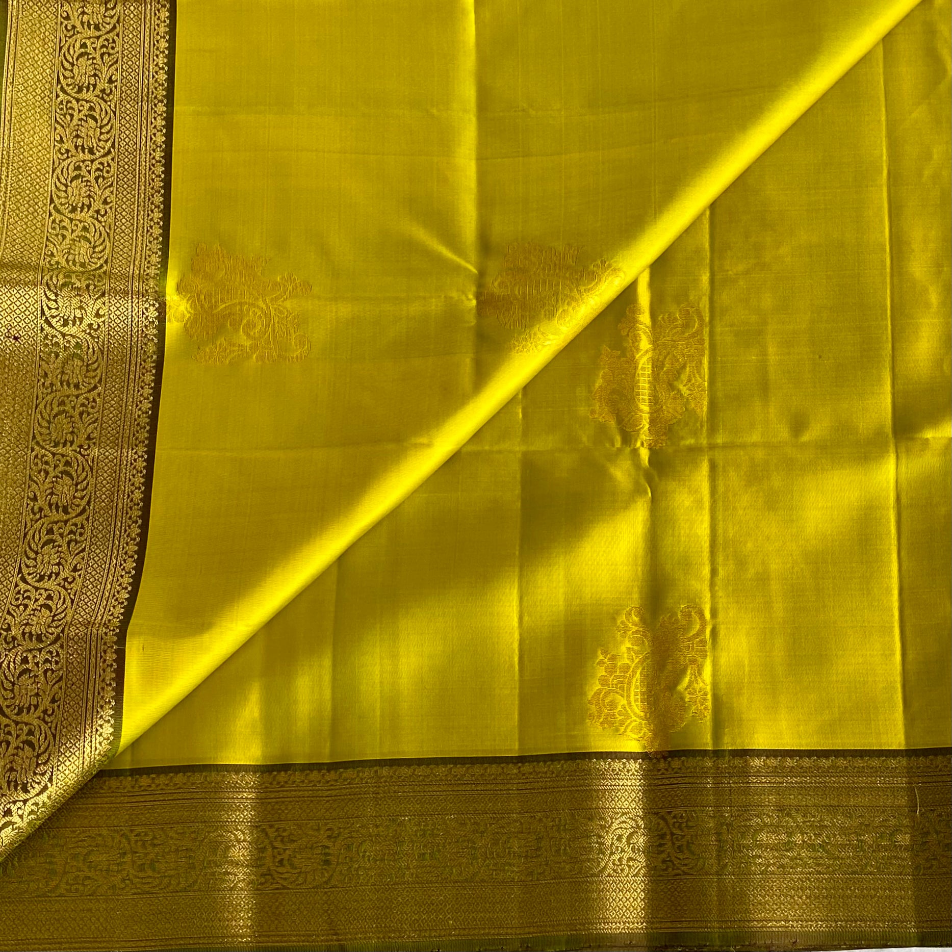 Olive Green Designer Pure Silk Saree With Chartreuse Pallu