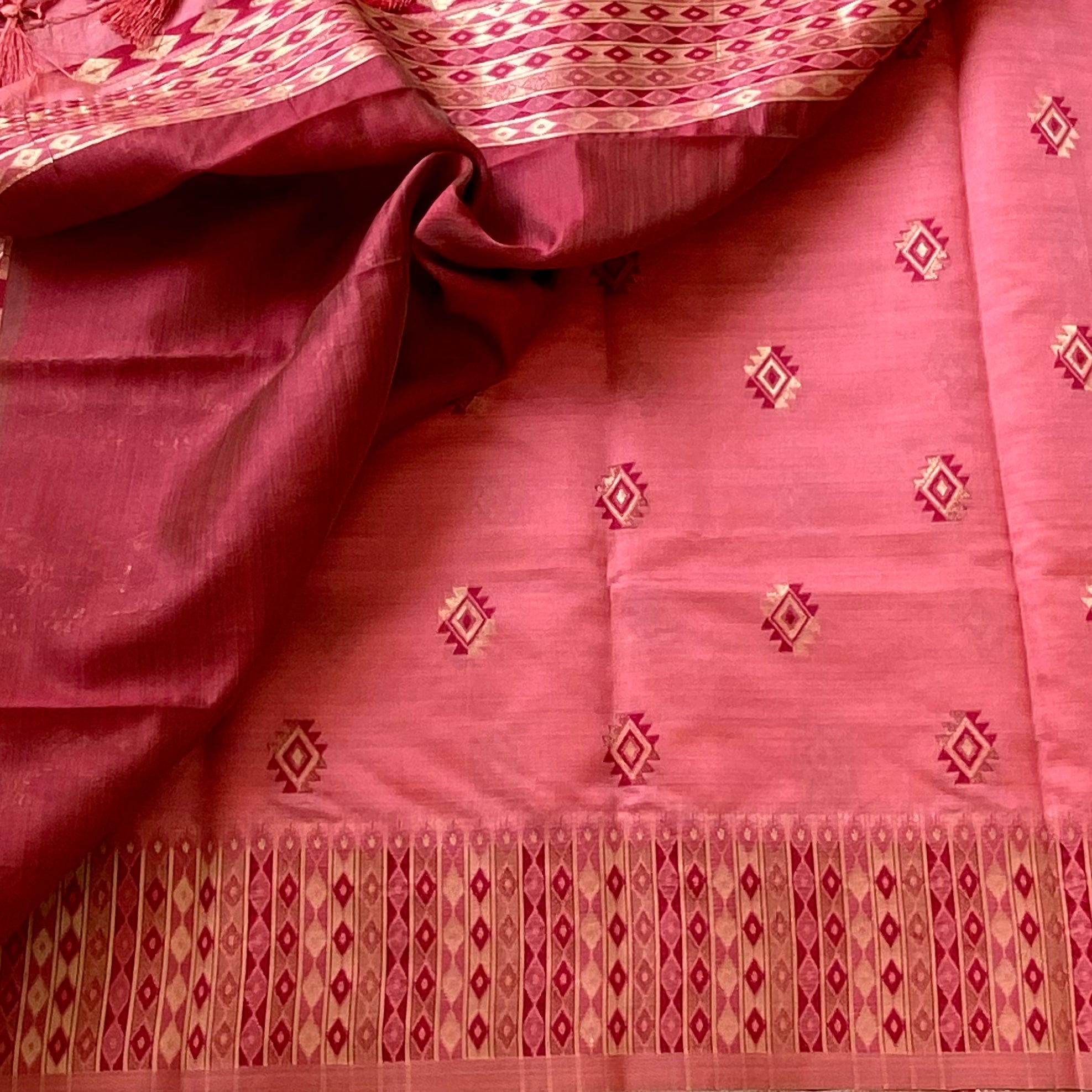 Elegant Coral Pink Magenta Diamond Zari Saree With Tassel Border