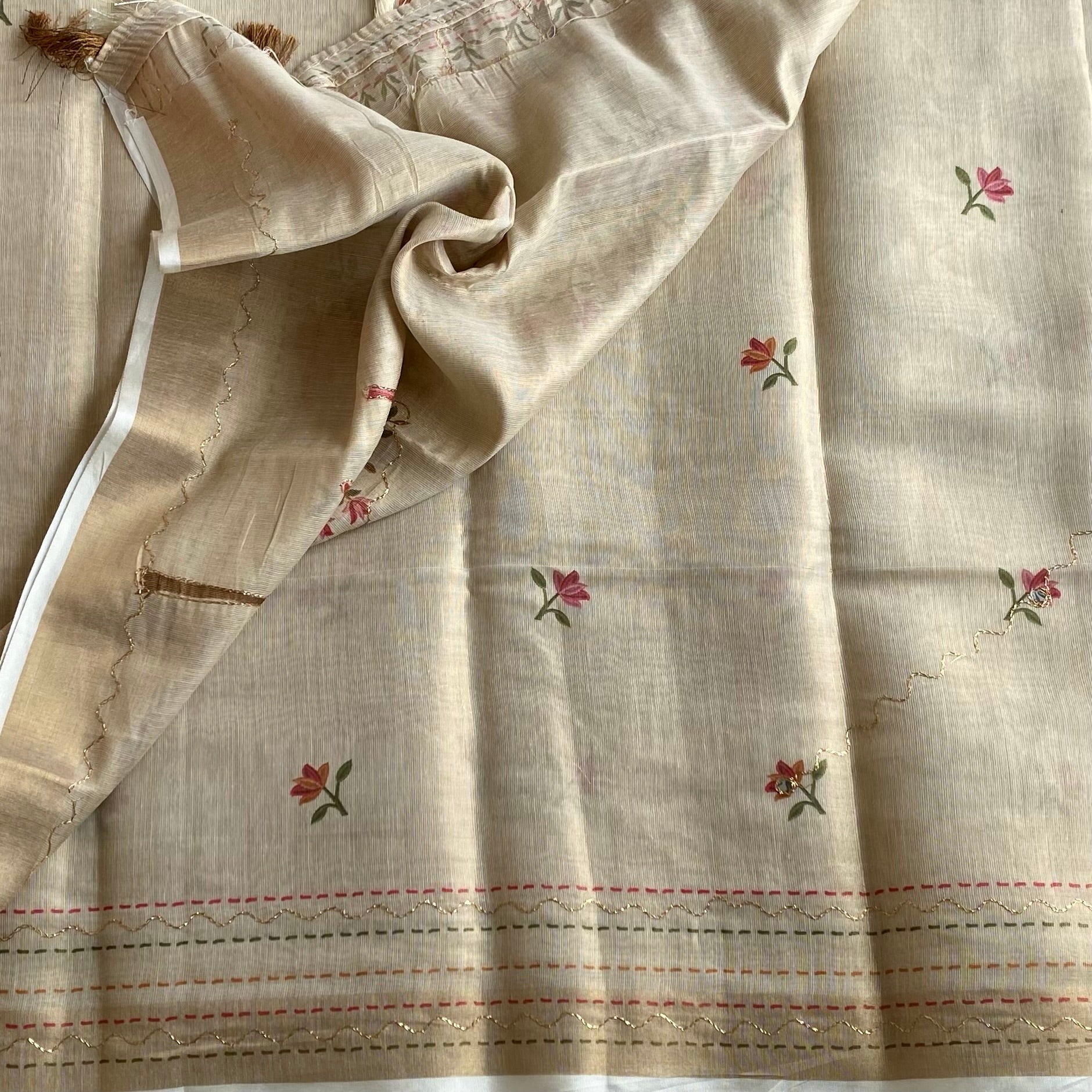 Dreamy Beige Softest Linen Tussar Saree With Dusty Rose Pallu