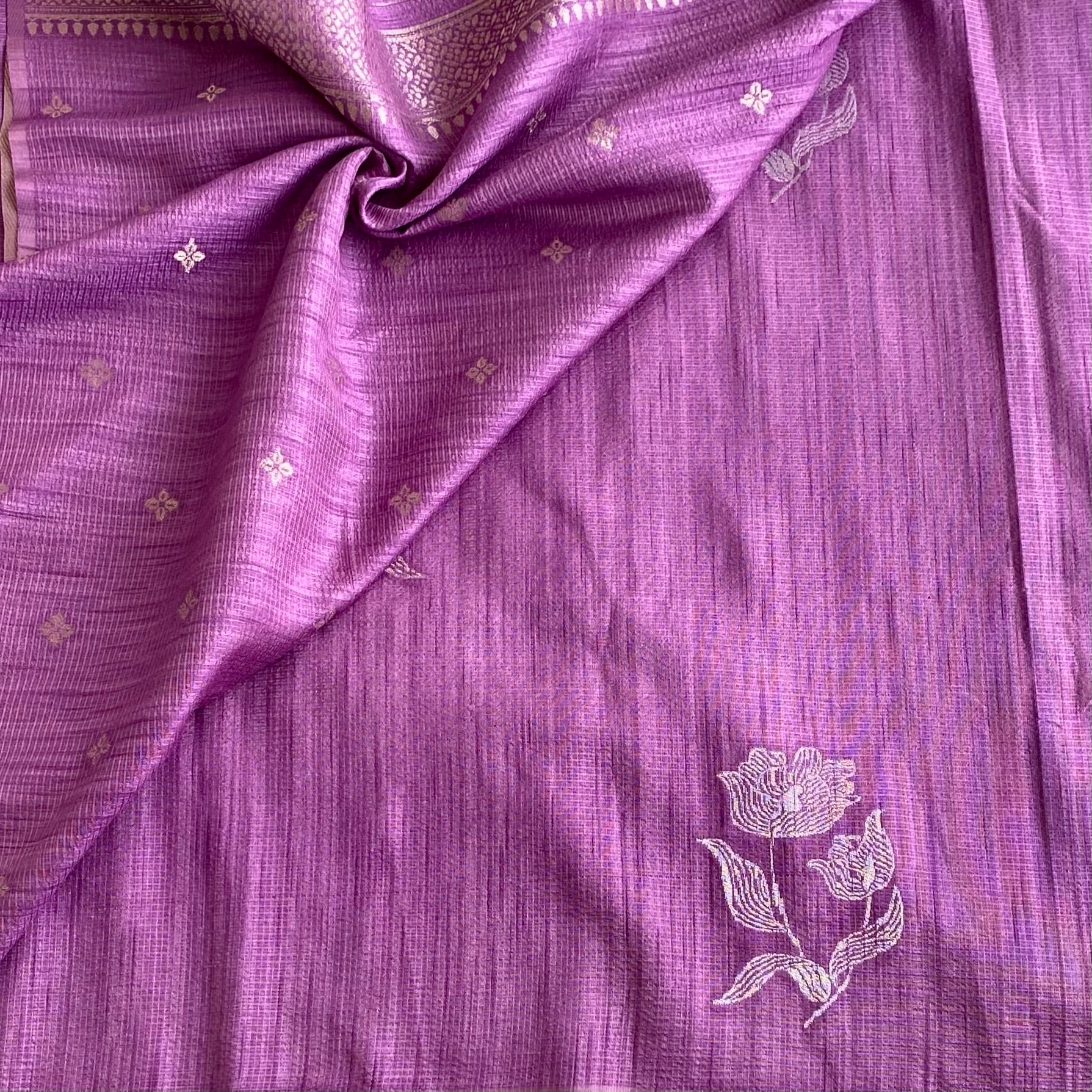 Lilac Soft Jute Tussar  Saree With Rose Gold Pallu And Gold Zari