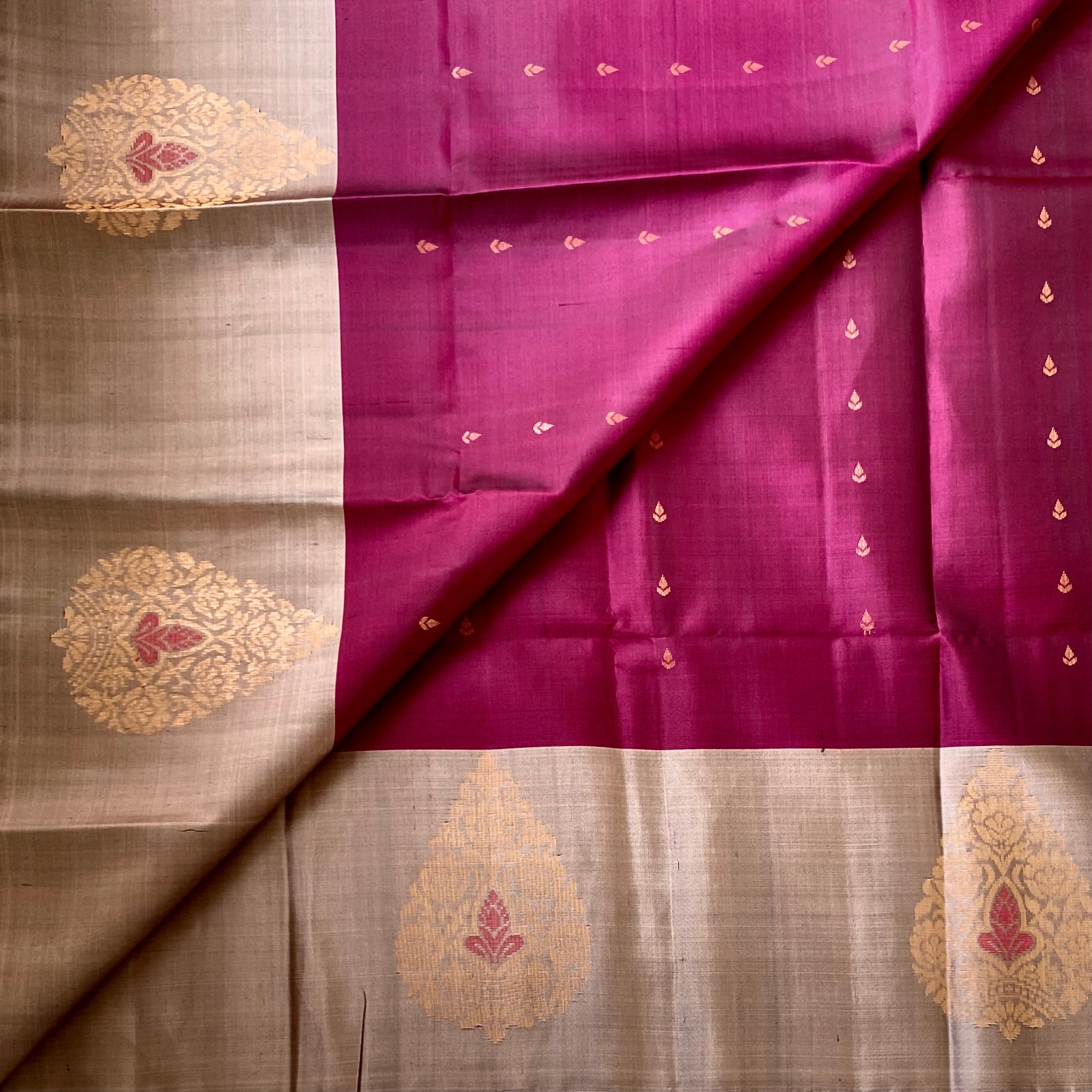 Deep Magenta Silk Saree With Copper Pallu Floral Zari Work