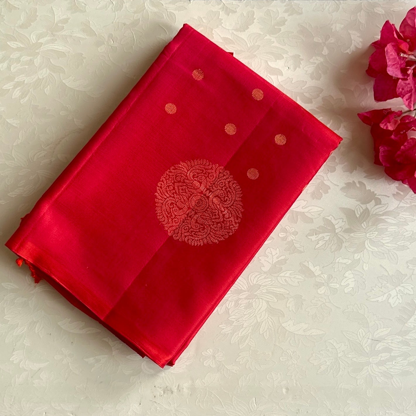 Kanakambari pinkish red Silk Saree Gold Medallion Paisley Pallu Tasseled End