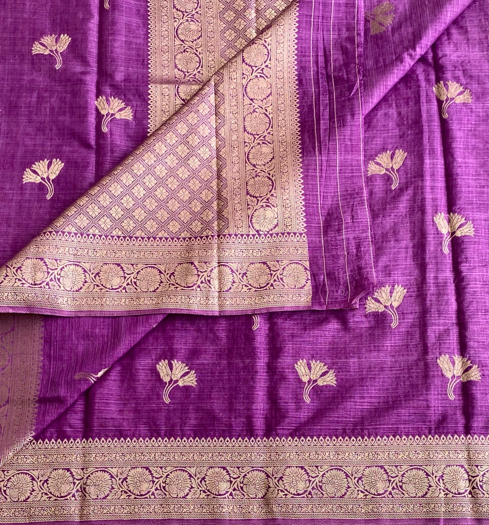 Lilac Soft Tussar Silk Saree With Metallic Gold Border Pallu