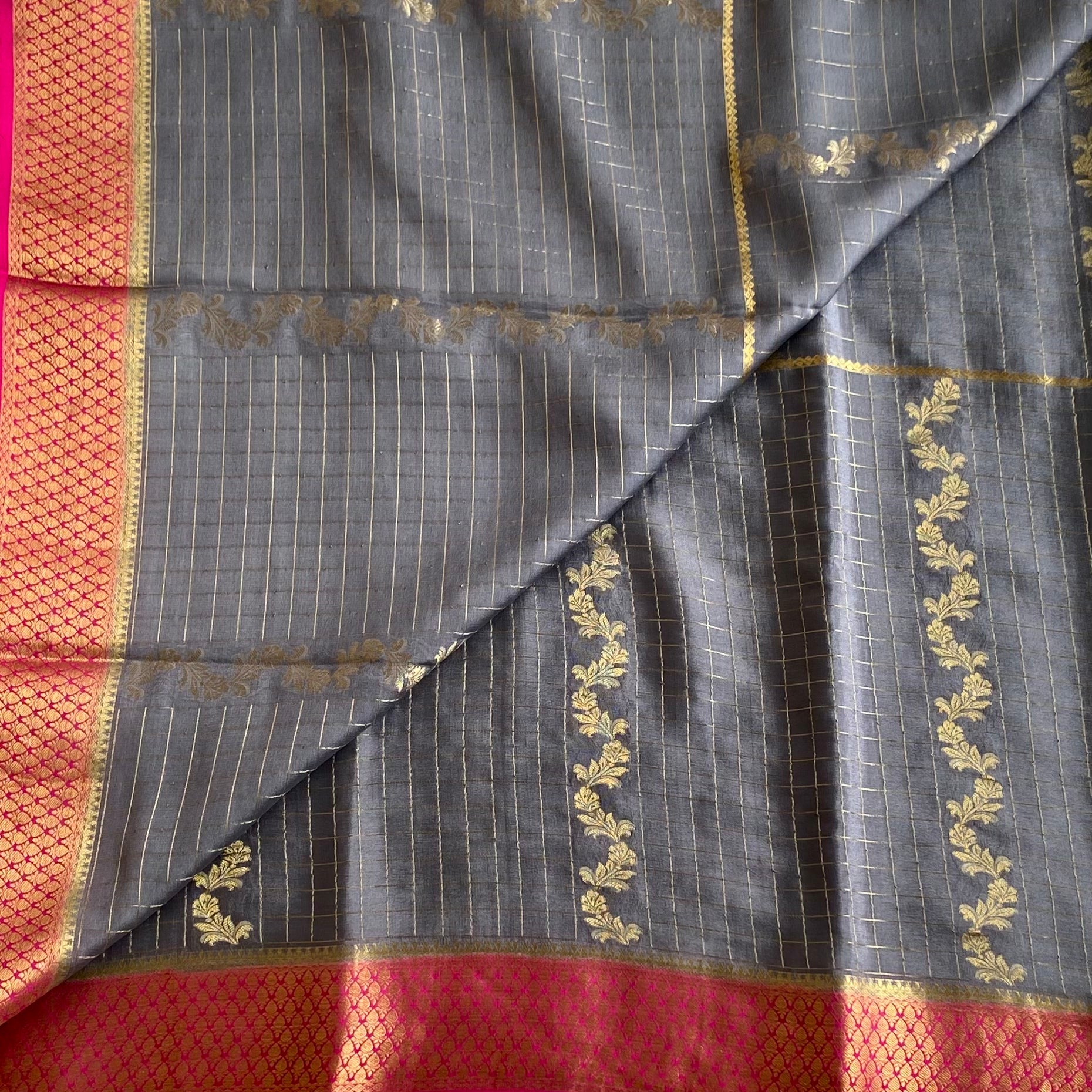 Mysore Crepe Silk Cloud Grey Saree With Rani Pink Pallu