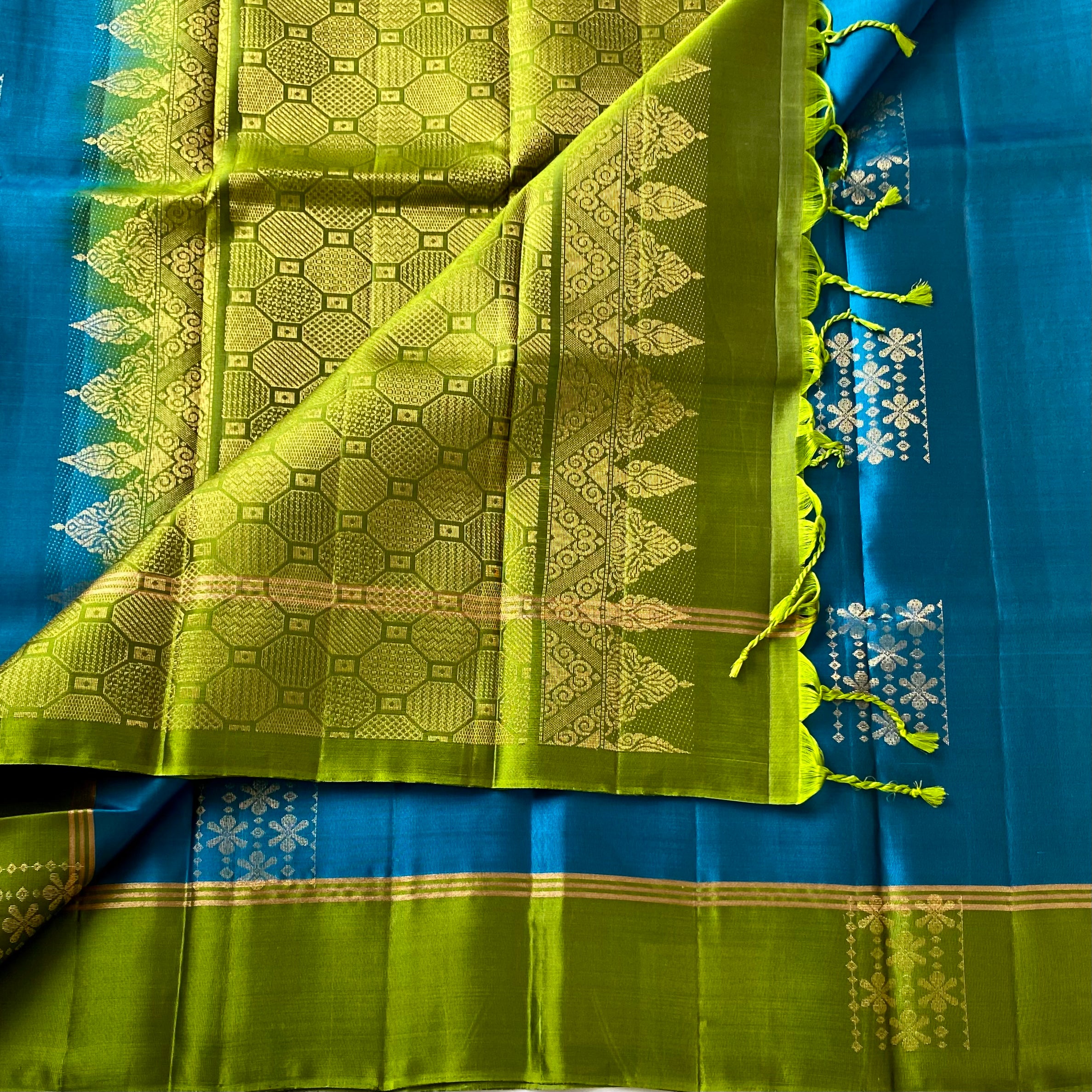 Lovely Teal blue with metallic olive Handloom lightweight pure silk stunner