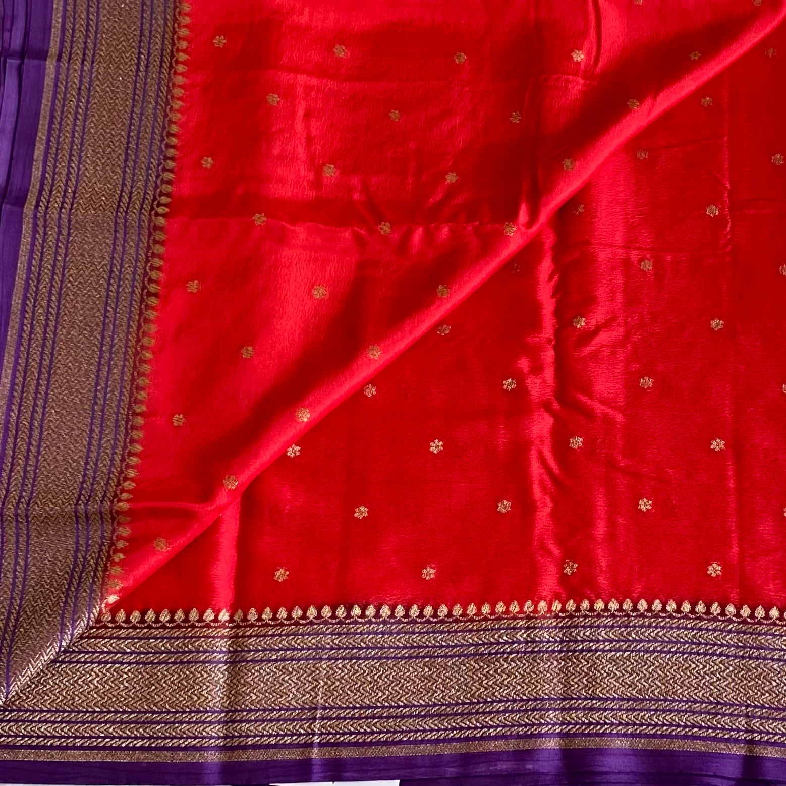 Stunner Scarlet Red Banarasi Crepe Silk Saree With Violet Purple Pallu