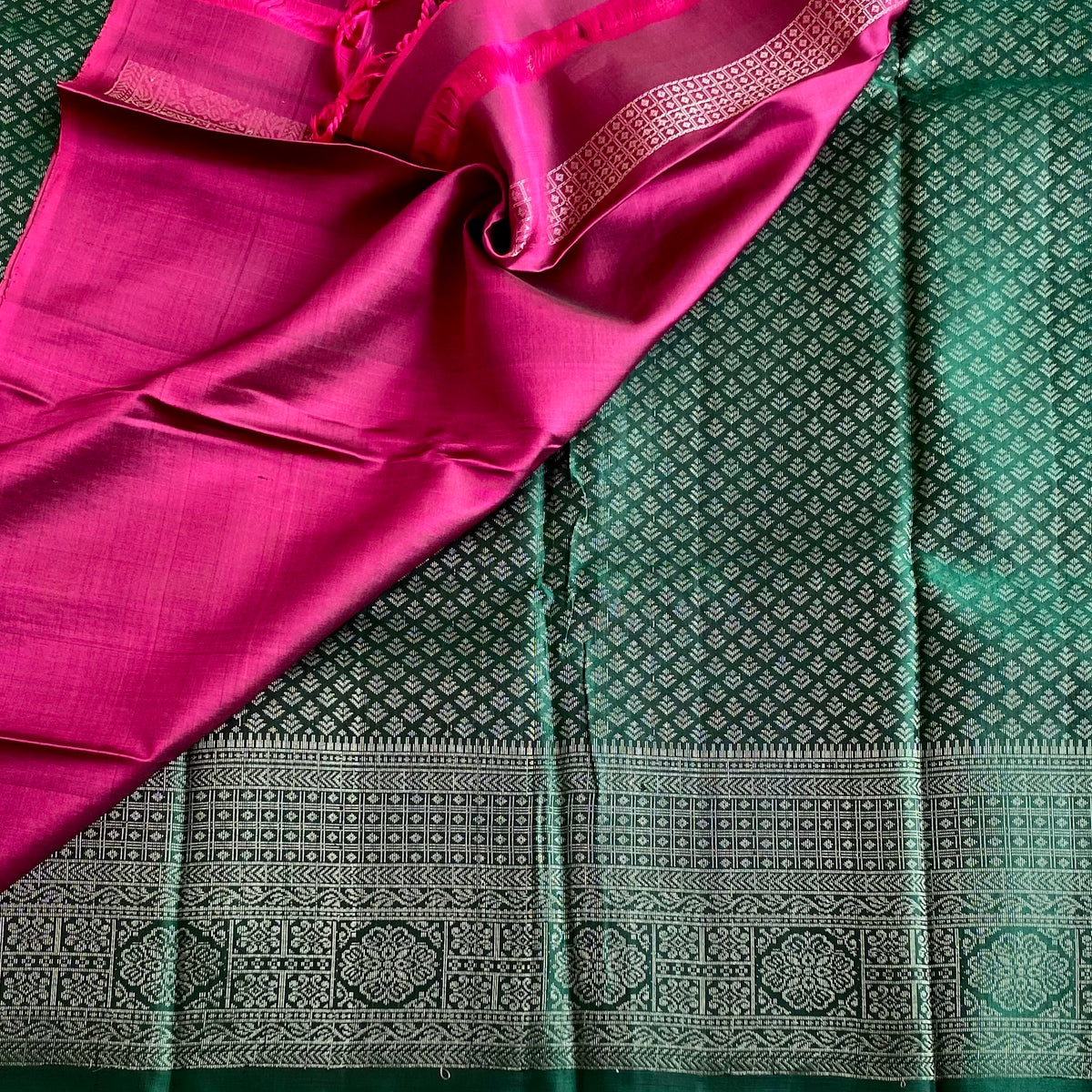 Emerald Green Designer Pure Silk Saree With Magenta Pallu And Gold Zari