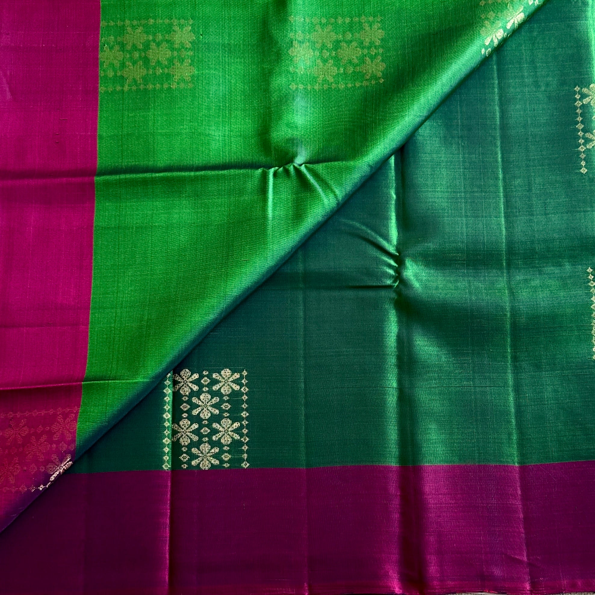 Emerald Green Magenta Woven Zari Silk Saree Traditional Festive Wear