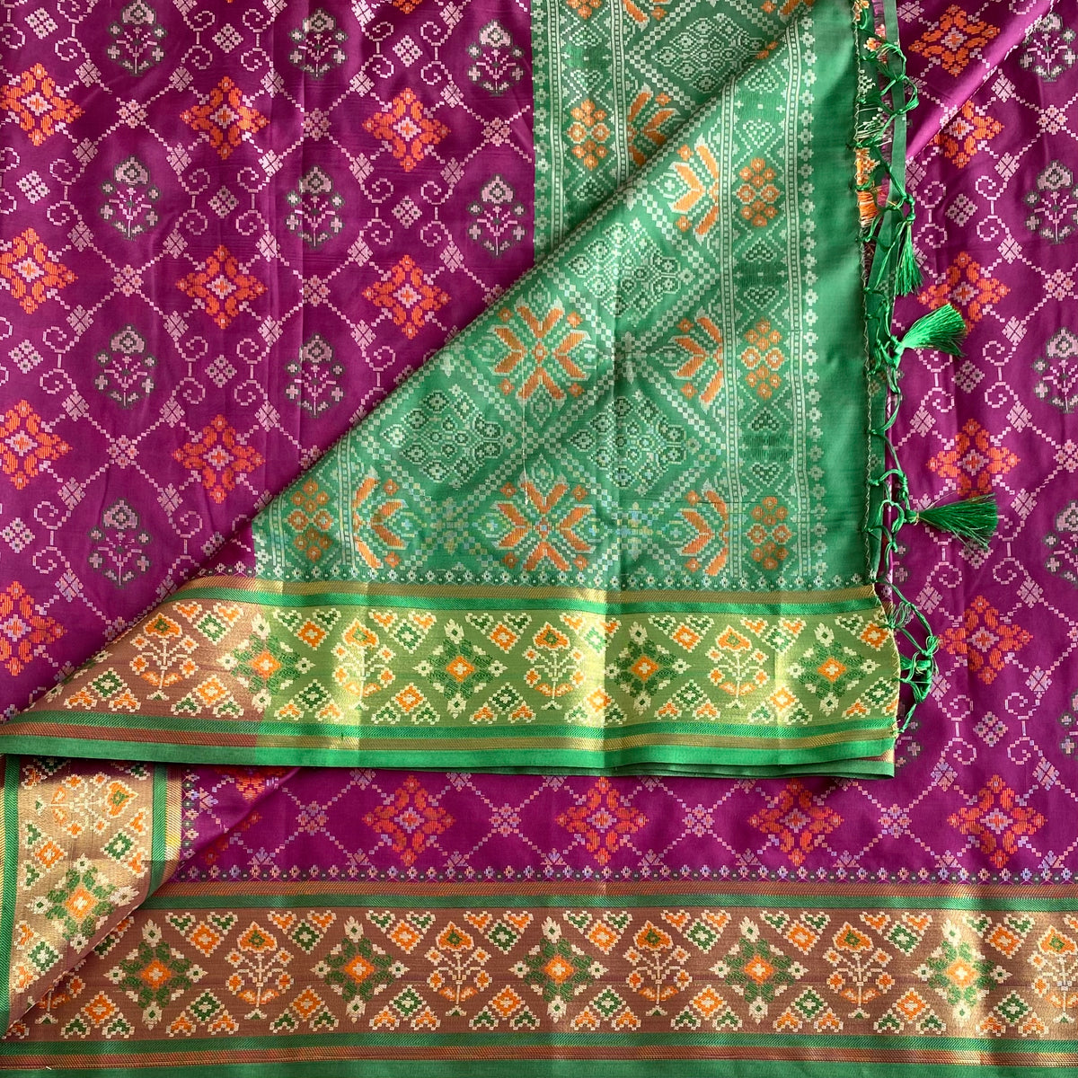 Deep Magenta Soft Tussar Silk Saree With Emerald Green Pallu