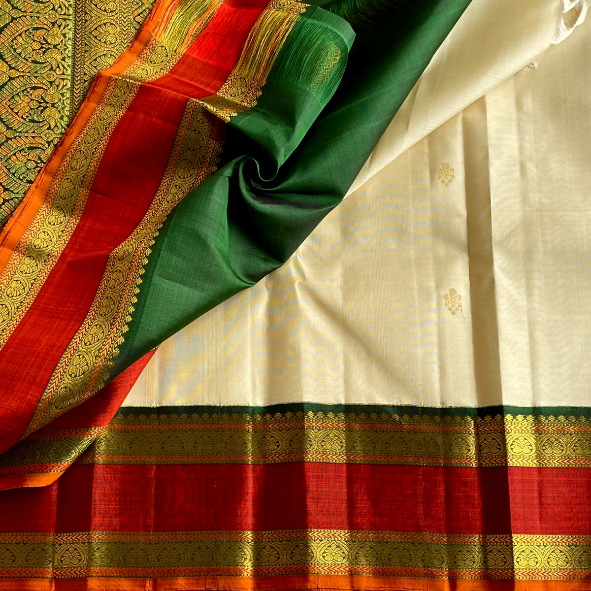 Ivory Kanjeevaram Pure Zari Silk Saree With Deep Green & Rust Pallu