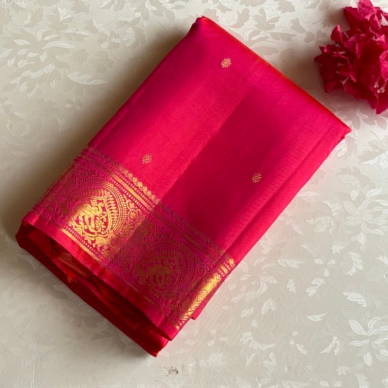Deep Fuchsia Kanjeevaram Pure Zari Silk Saree With Intricate Gold Pallu