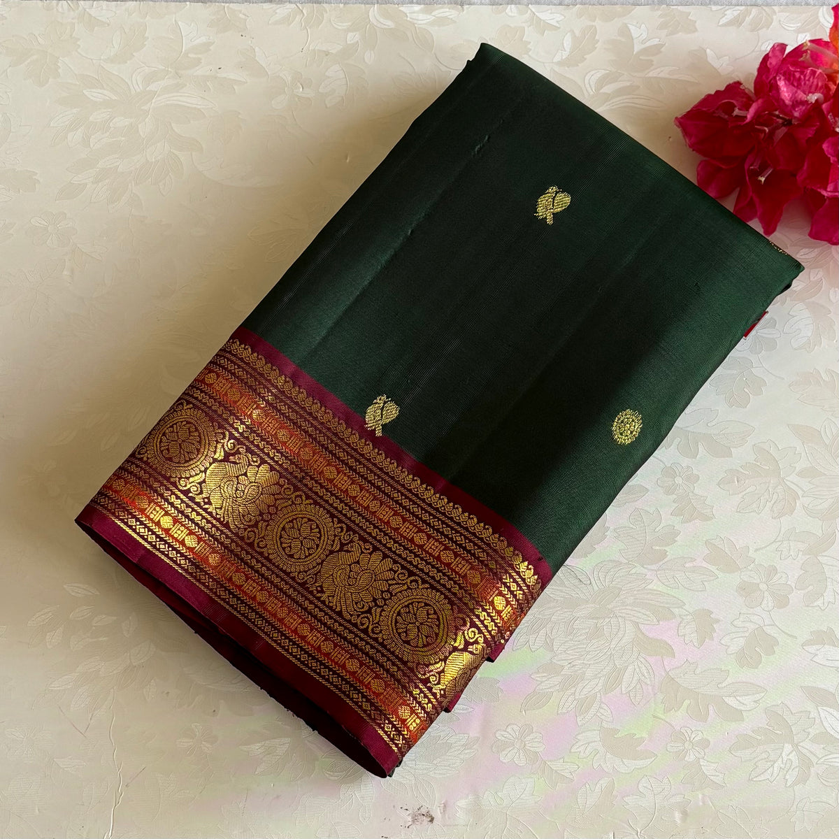 Deep Emerald Green Kanjeevaram Pure Zari Silk Saree With Magenta Pallu