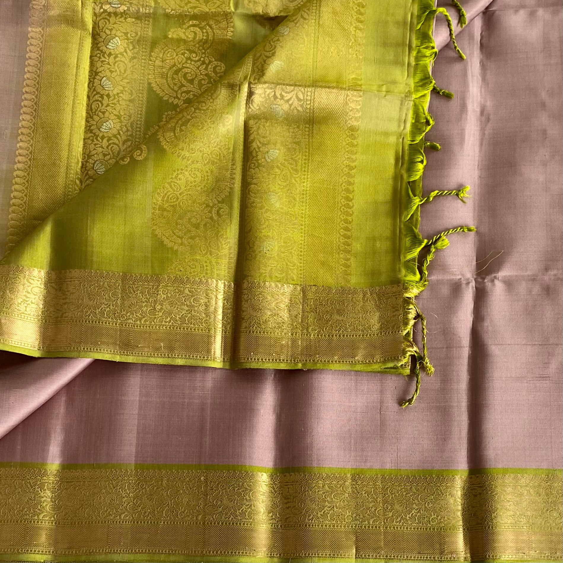 Mauve Designer Pure Silk Saree With Chartreuse Pallu And Gold Border