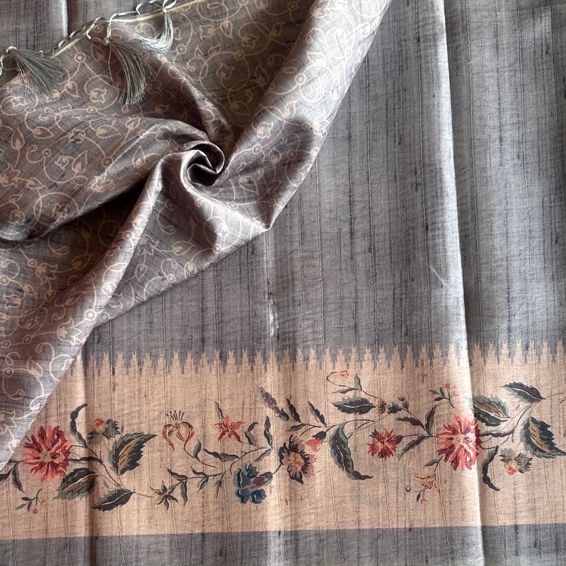 Elegant Slate Grey Floral Tassel Saree Blush Pallu Subtle Sheen